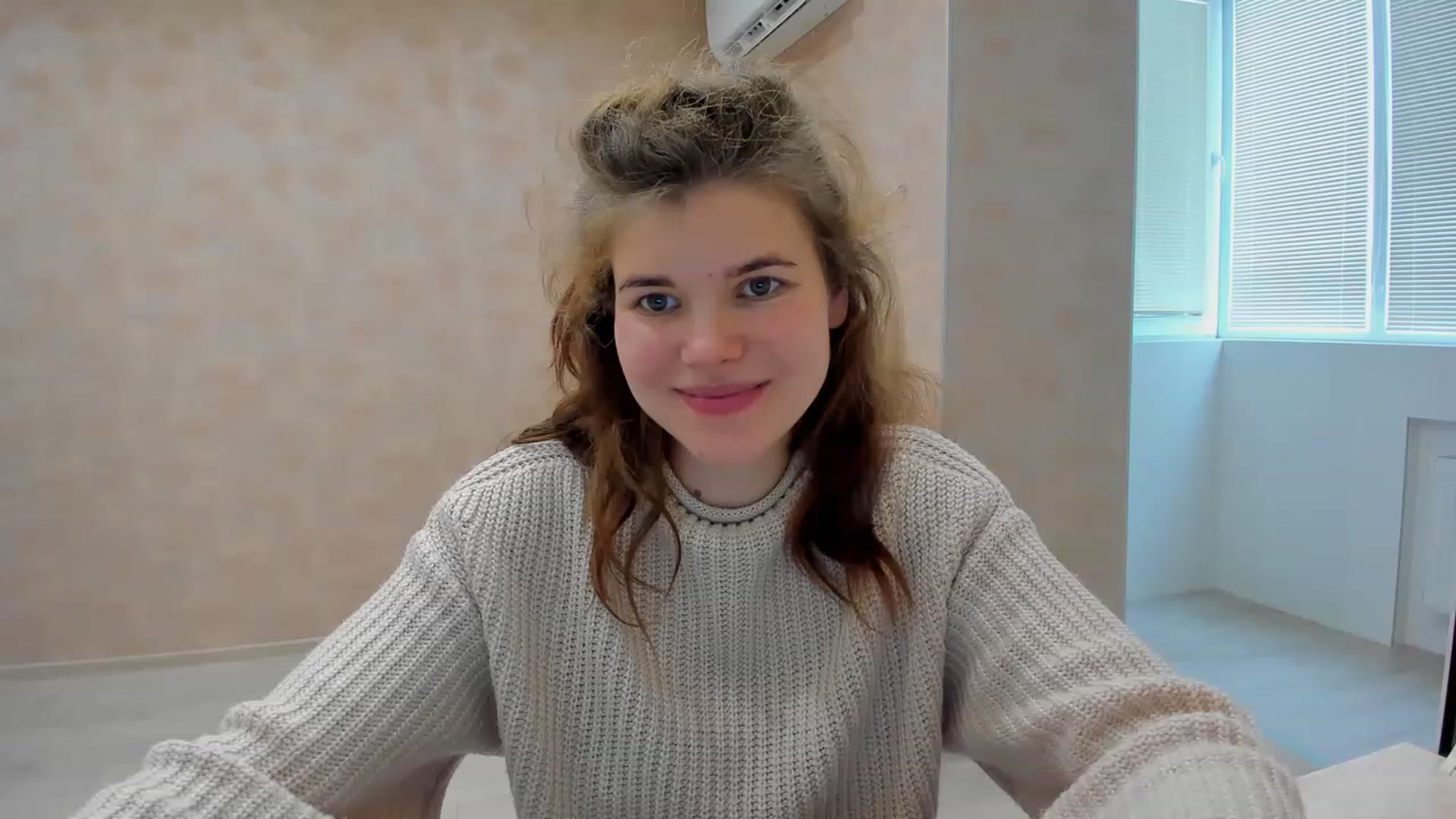 Gallery image thumbnail from MissJeanne's myfreecams stream on, 12/15/2022, 11:14 image 15 of 20