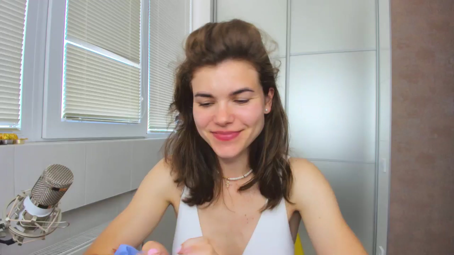 Gallery image thumbnail from MissJeanne's myfreecams stream on, 06/19/2024, 14:43 image 4 of 20