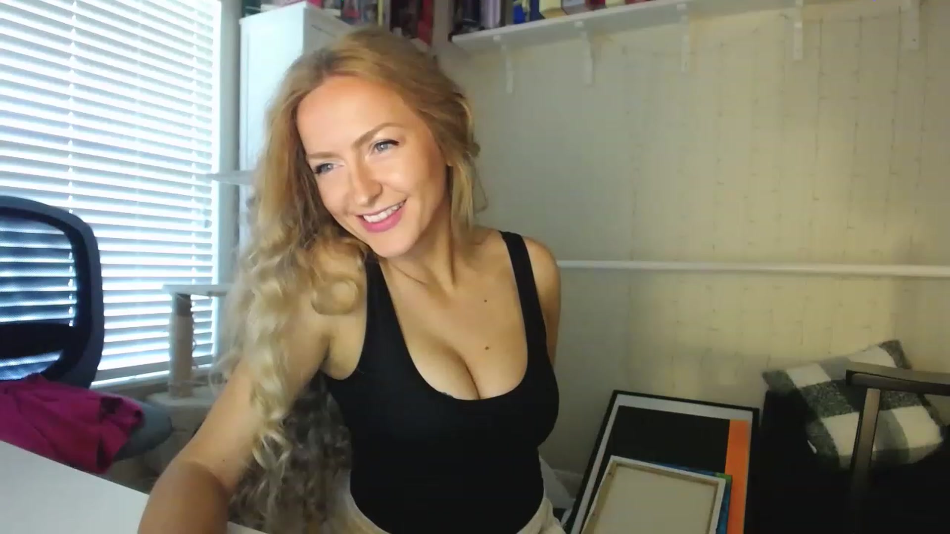 Gallery image thumbnail from MissJules's myfreecams stream on, 04/17/2023, 15:45 image 14 of 20