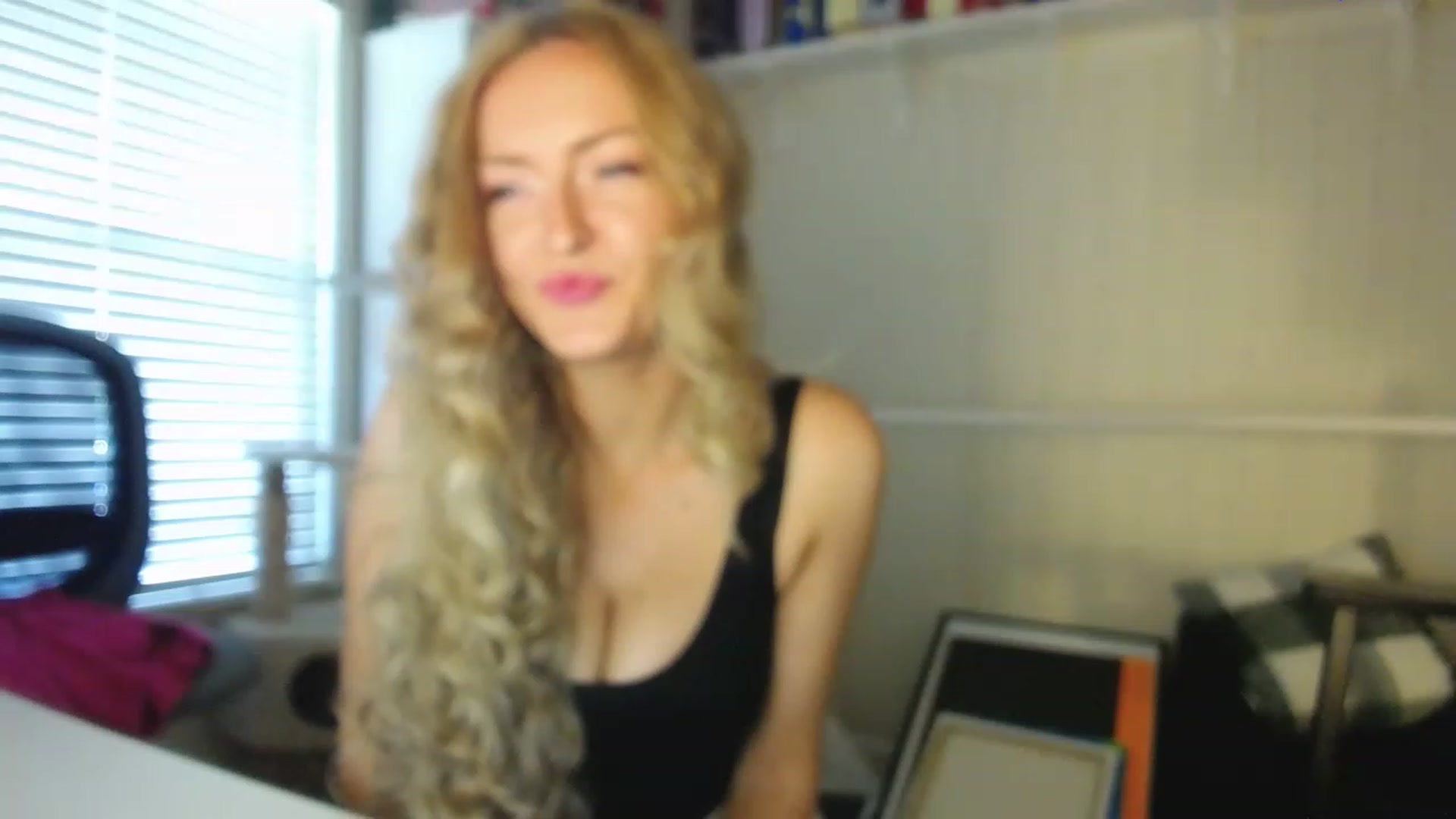 Gallery image thumbnail from MissJules's myfreecams stream on, 04/17/2023, 15:45 image 4 of 20
