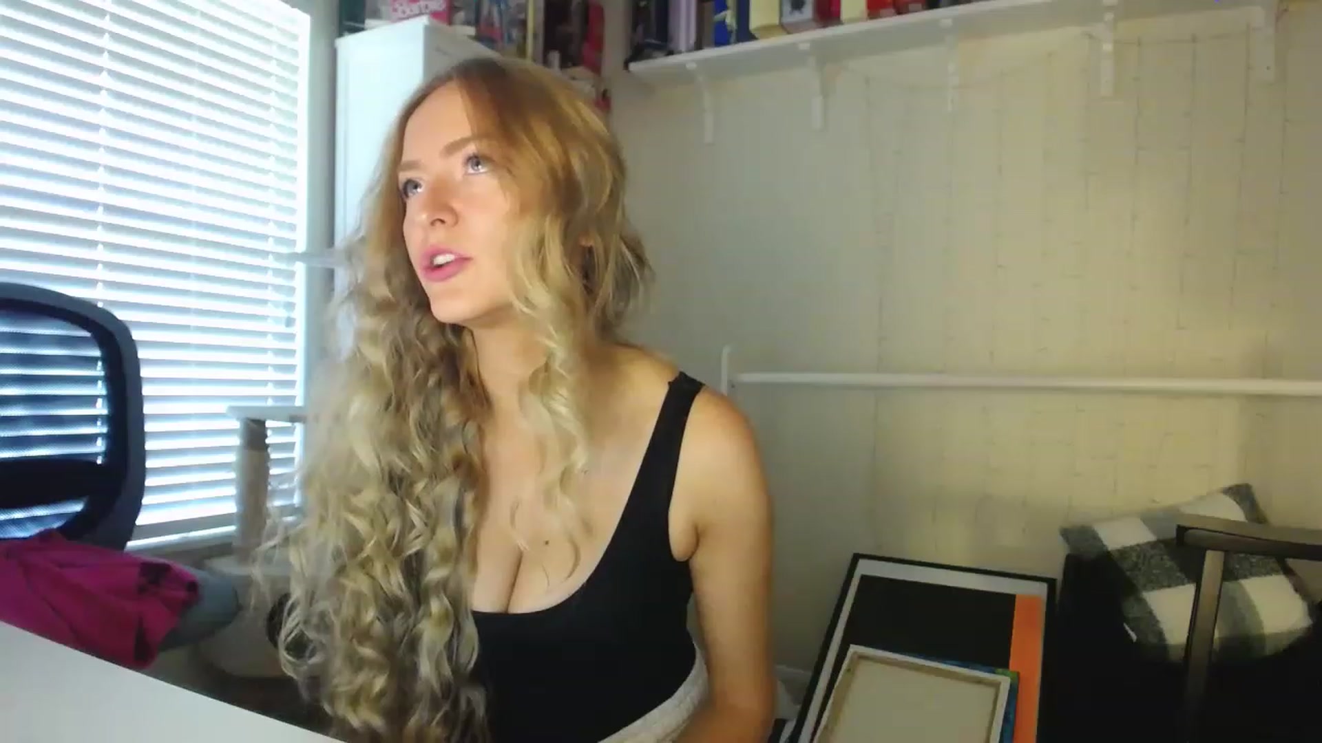 Gallery image thumbnail from MissJules's myfreecams stream on, 04/17/2023, 15:45 image 3 of 20