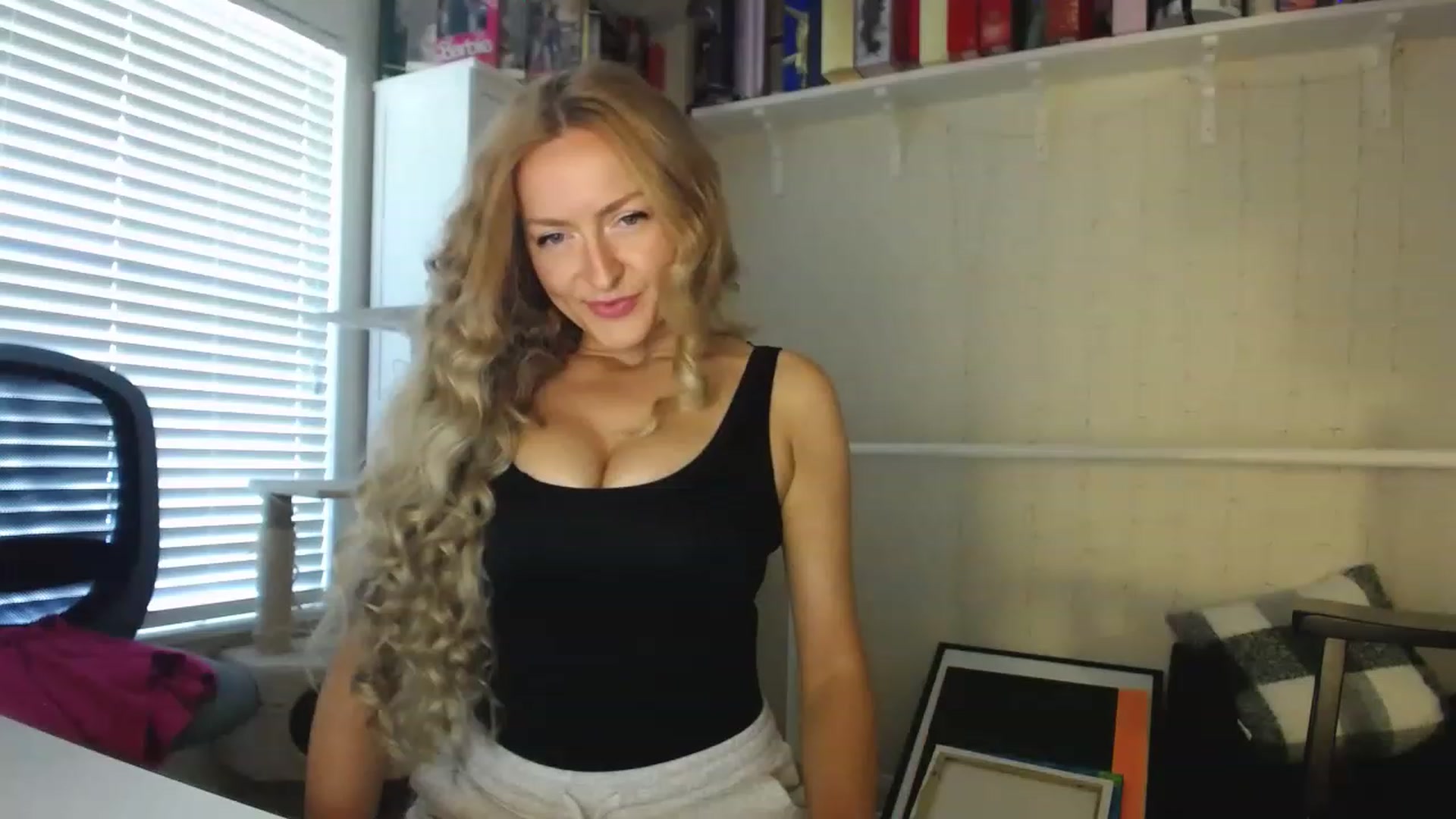 Gallery image thumbnail from MissJules's myfreecams stream on, 04/17/2023, 15:45 image 12 of 20