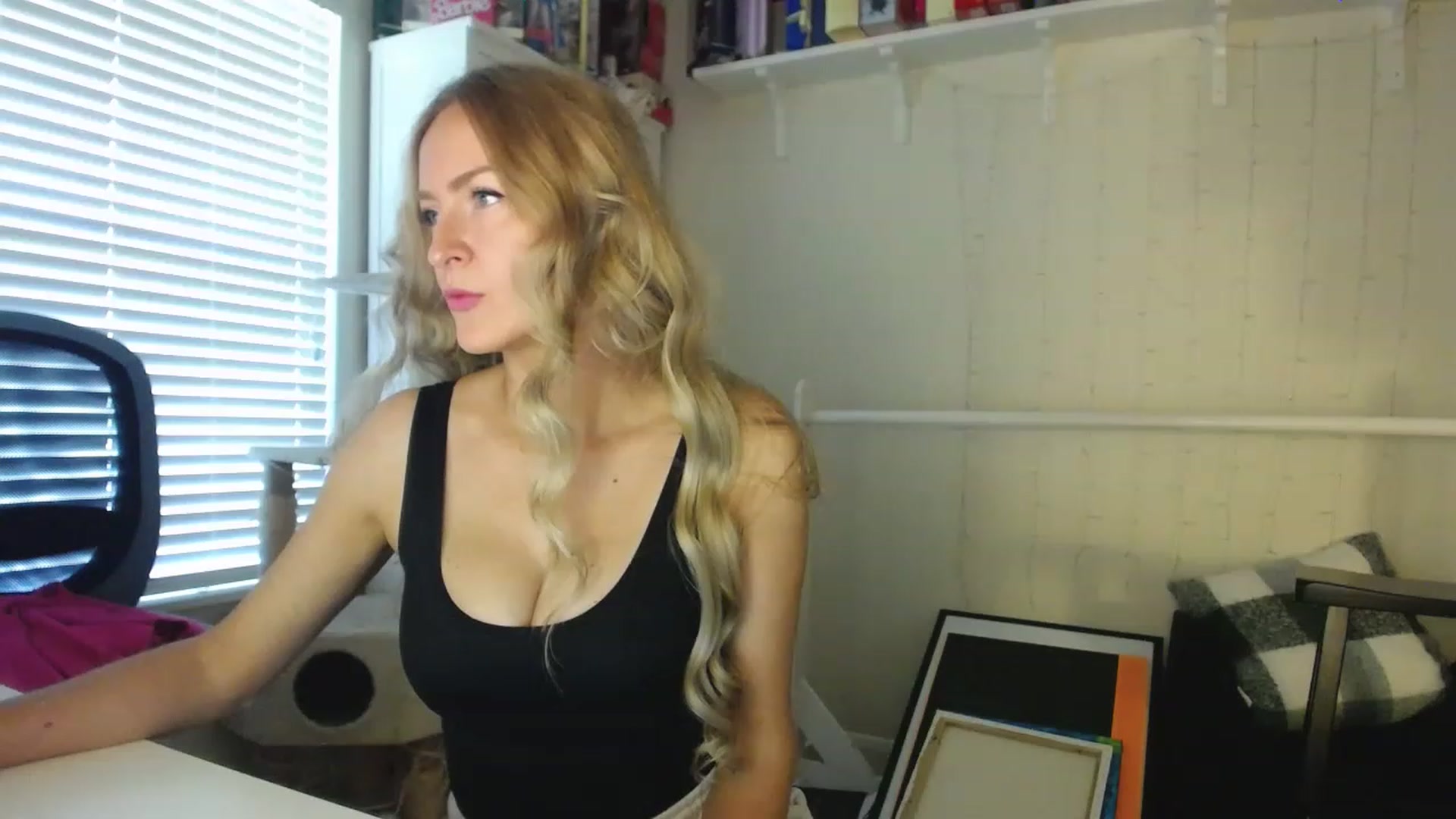 Gallery image thumbnail from MissJules's myfreecams stream on, 04/17/2023, 15:45 image 5 of 20
