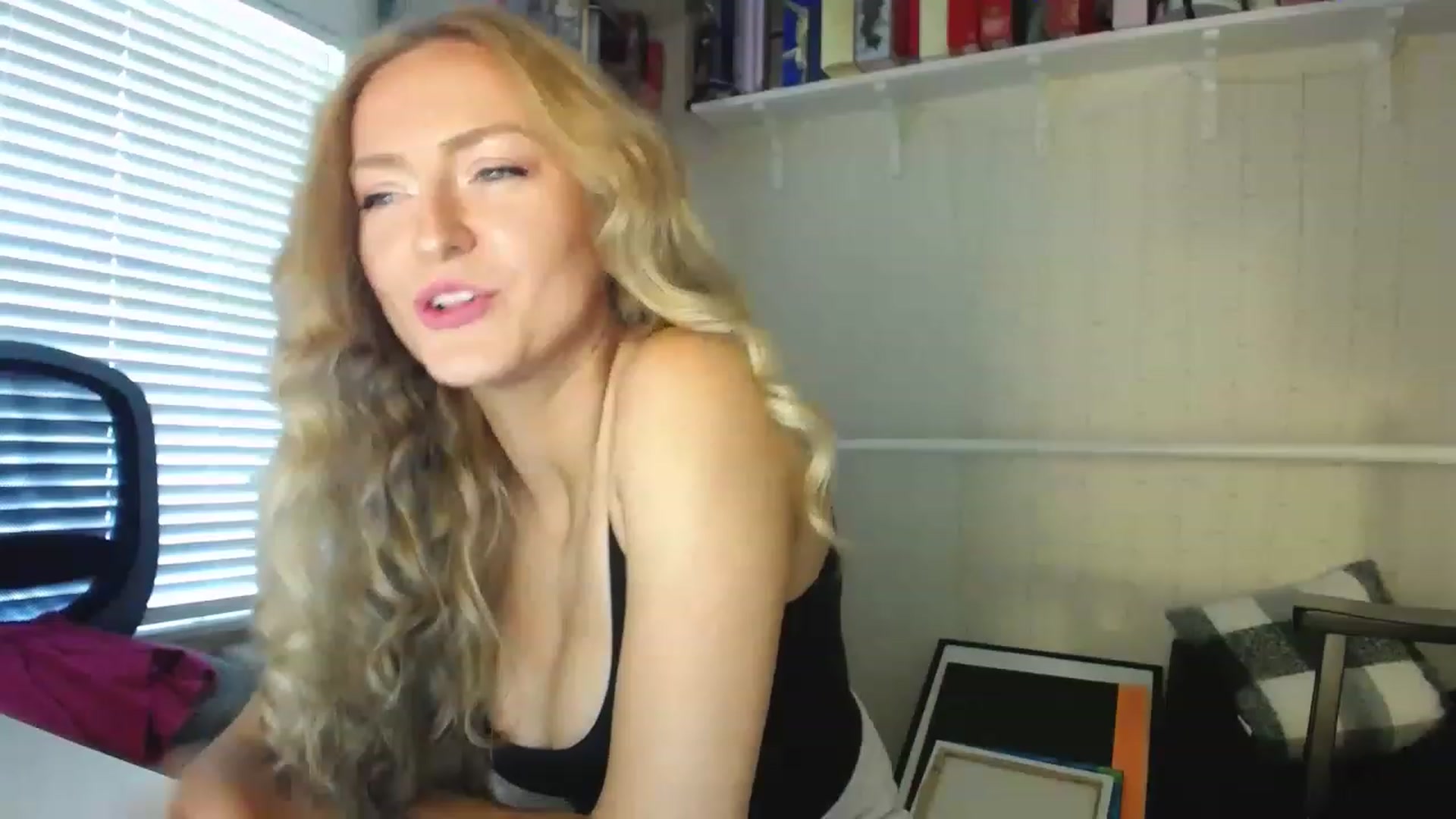 Gallery image thumbnail from MissJules's myfreecams stream on, 04/17/2023, 15:45 image 10 of 20