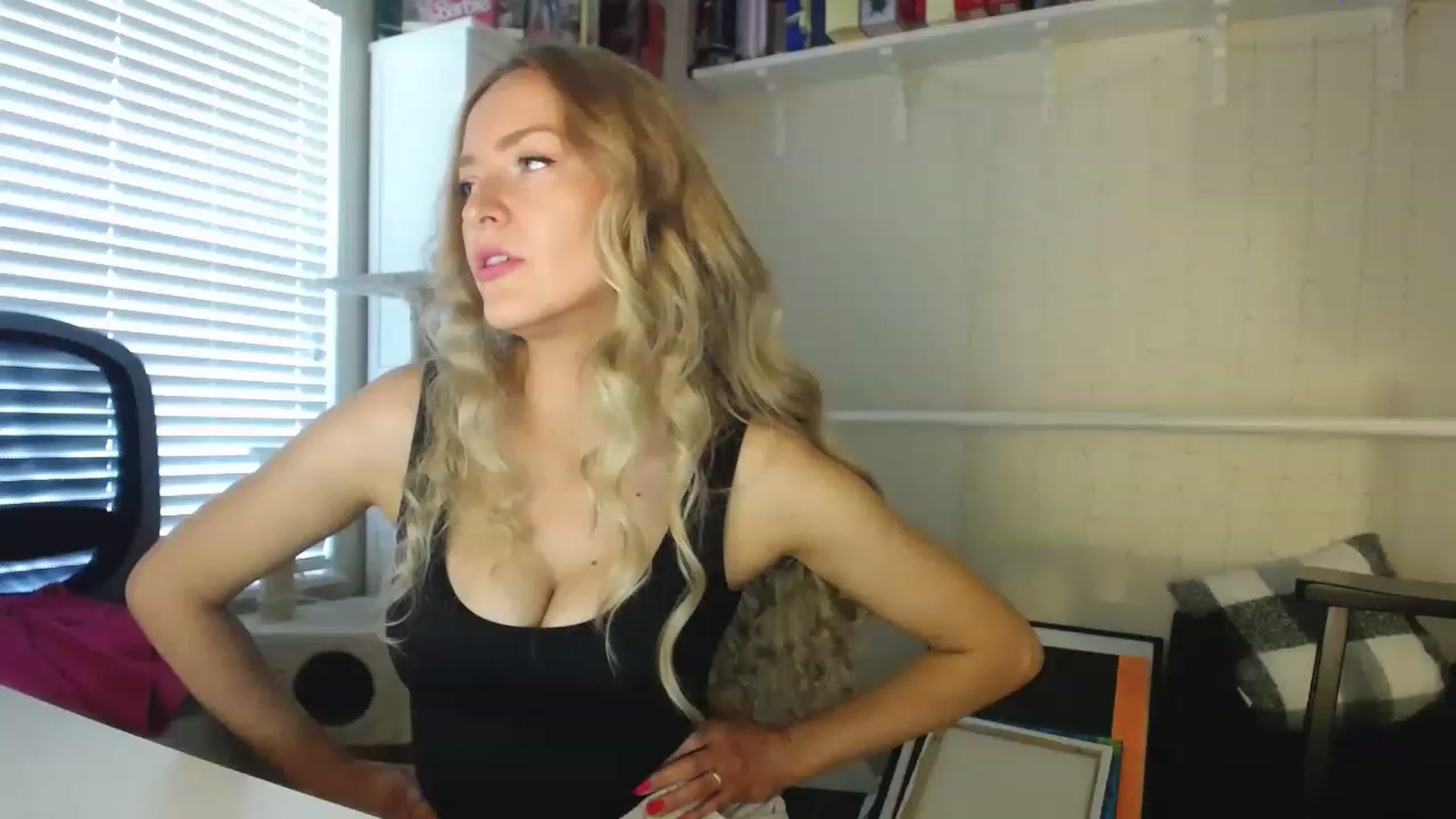 Gallery image thumbnail from MissJules's myfreecams stream on, 04/17/2023, 15:45 image 2 of 20