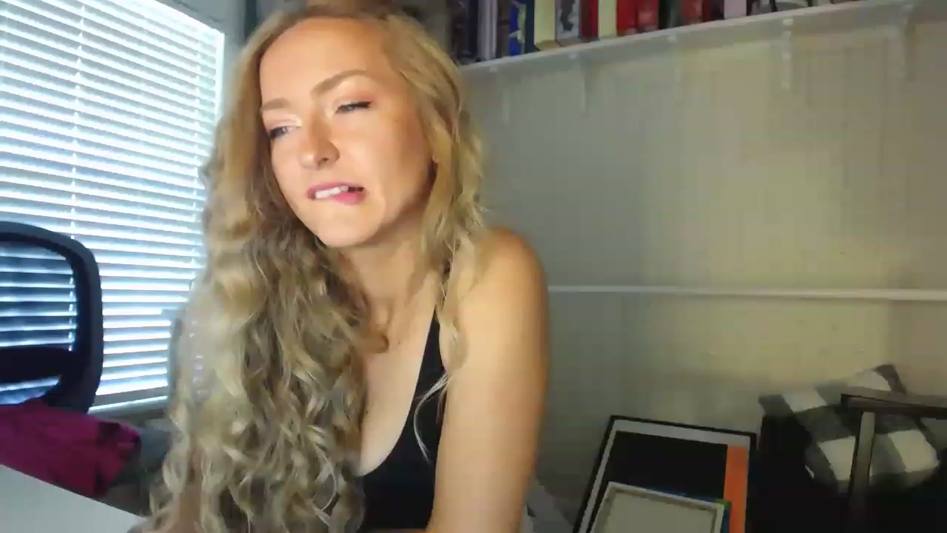 Gallery image thumbnail from MissJules's myfreecams stream on, 04/17/2023, 15:45 image 13 of 20