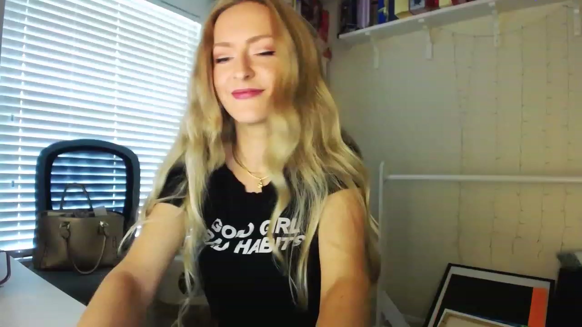 Gallery image thumbnail from MissJules's myfreecams stream on, 04/19/2023, 13:56 image 20 of 20