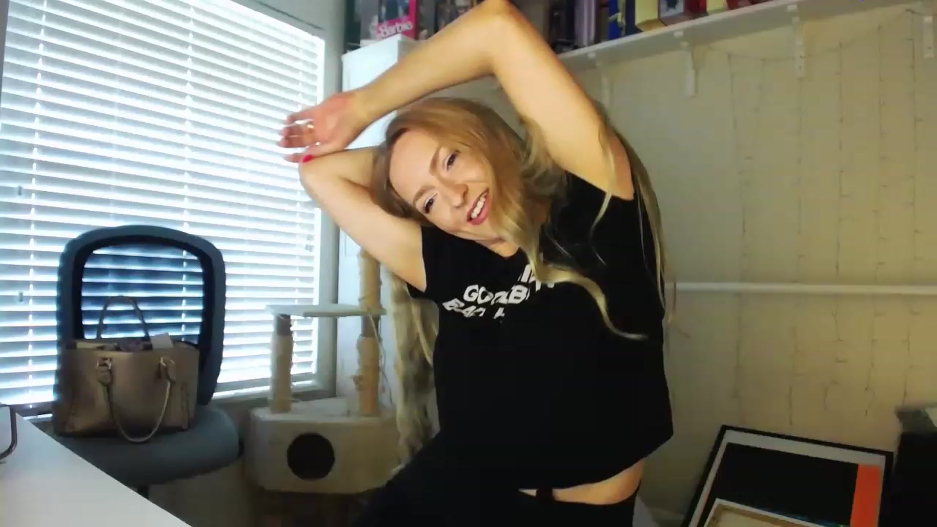 Gallery image thumbnail from MissJules's myfreecams stream on, 04/19/2023, 13:56 image 19 of 20