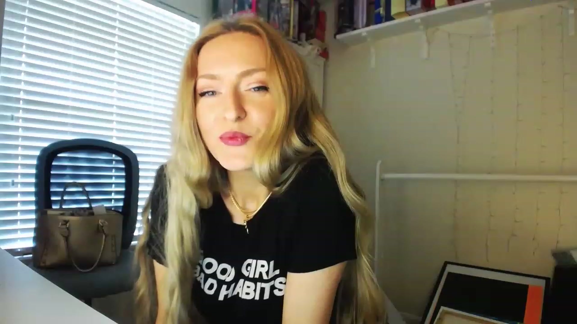 Gallery image thumbnail from MissJules's myfreecams stream on, 04/19/2023, 13:56 image 9 of 20