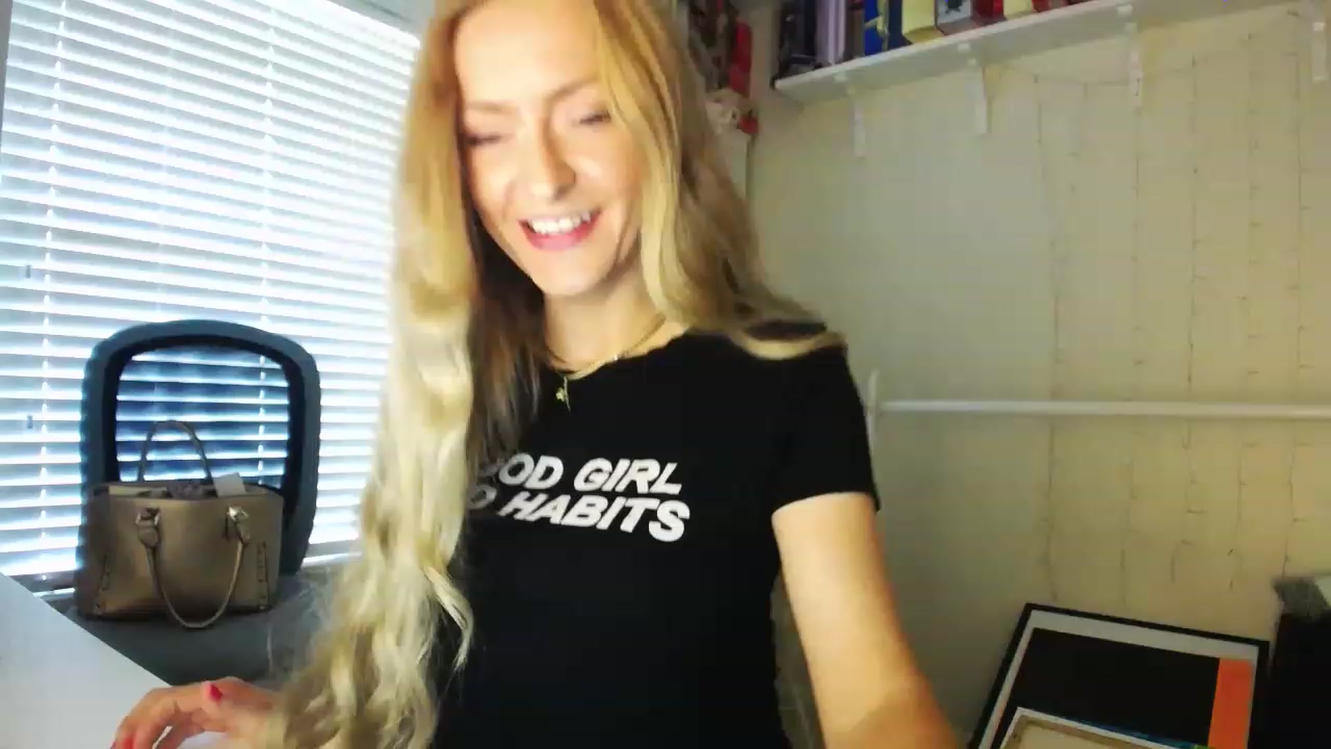 Gallery image thumbnail from MissJules's myfreecams stream on, 04/19/2023, 13:56 image 7 of 20