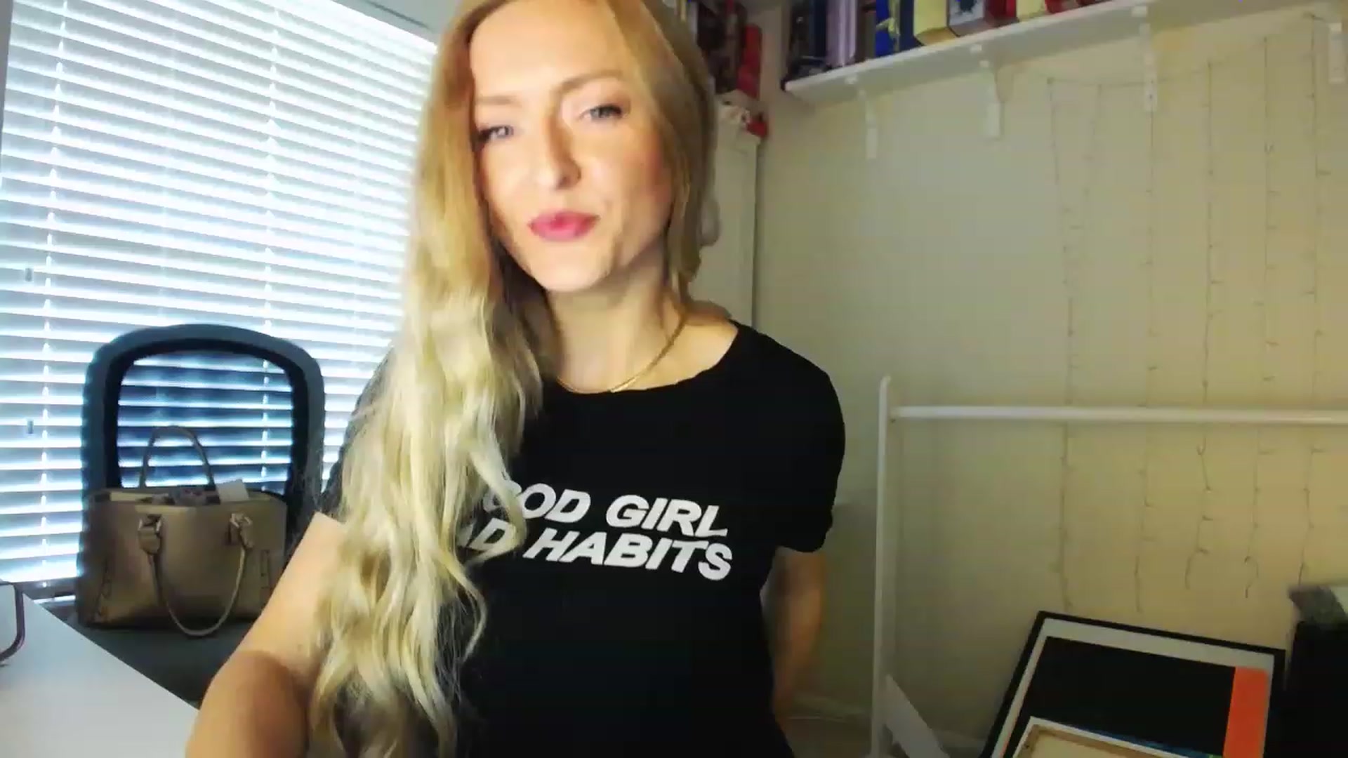 Gallery image thumbnail from MissJules's myfreecams stream on, 04/19/2023, 13:56 image 12 of 20