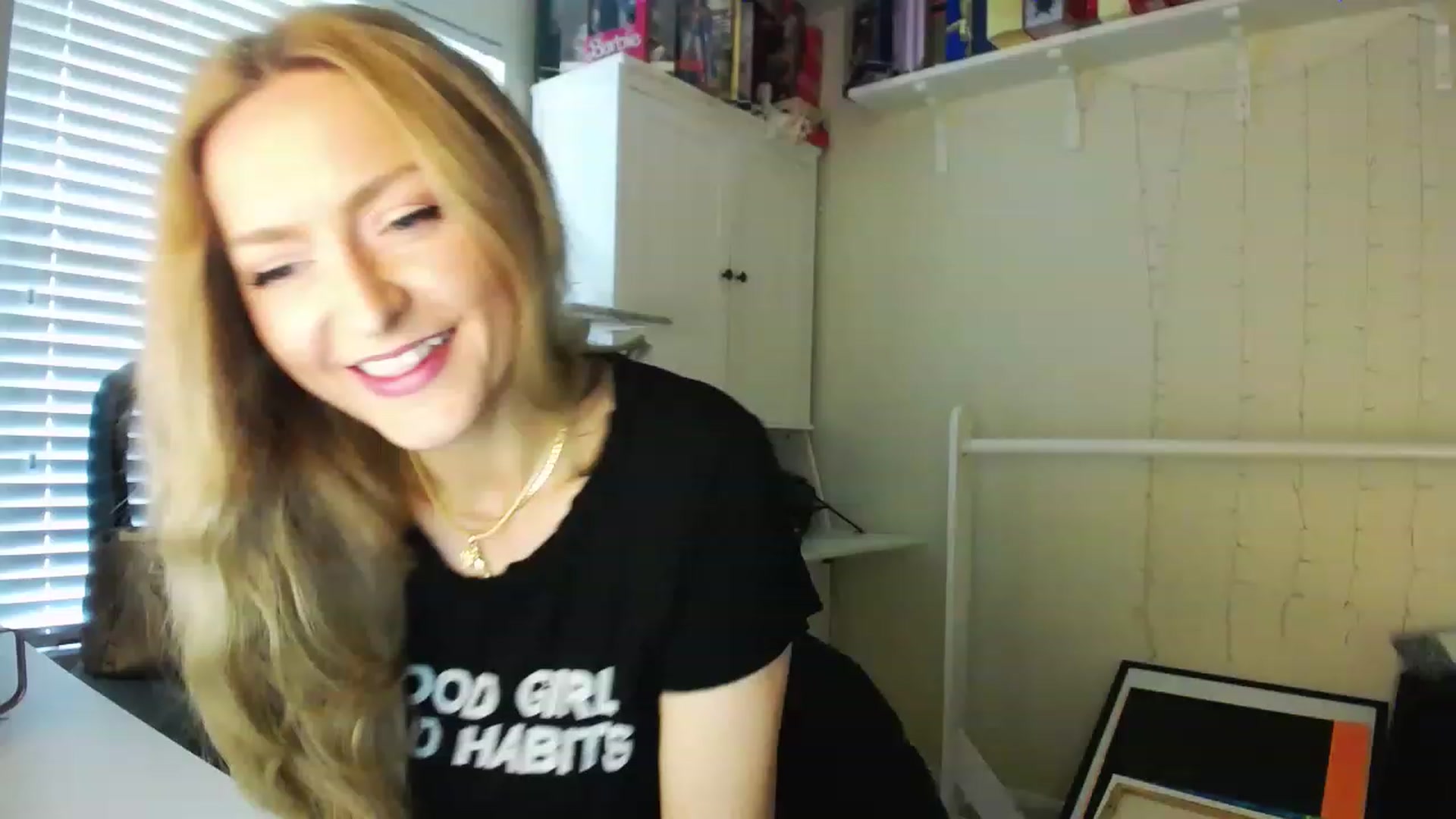 Gallery image thumbnail from MissJules's myfreecams stream on, 04/19/2023, 13:56 image 15 of 20