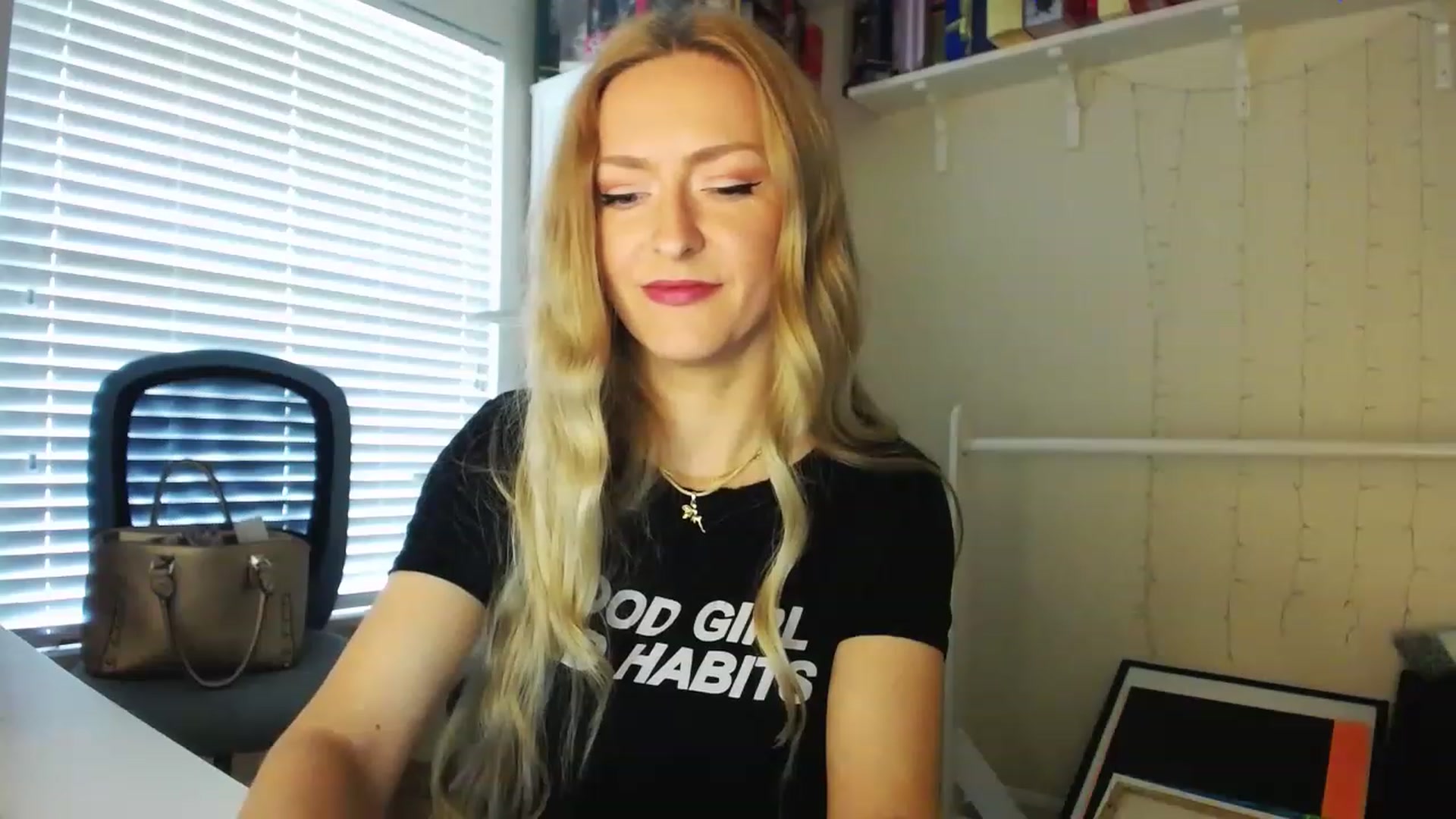 Gallery image thumbnail from MissJules's myfreecams stream on, 04/19/2023, 13:56 image 2 of 20
