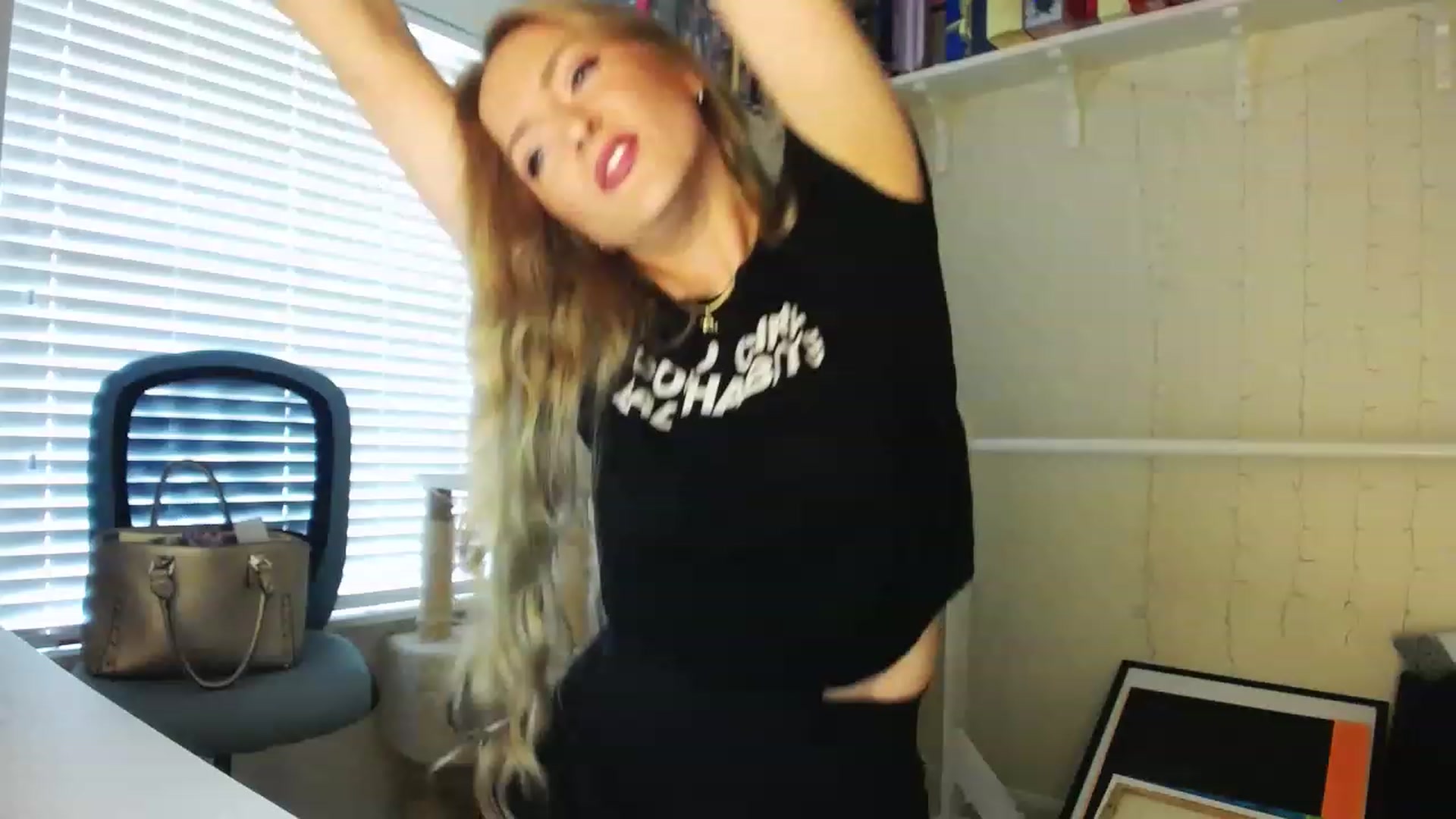 Gallery image thumbnail from MissJules's myfreecams stream on, 04/19/2023, 13:56 image 3 of 20