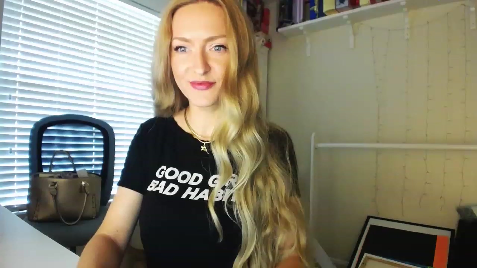 Gallery image thumbnail from MissJules's myfreecams stream on, 04/19/2023, 13:56 image 8 of 20