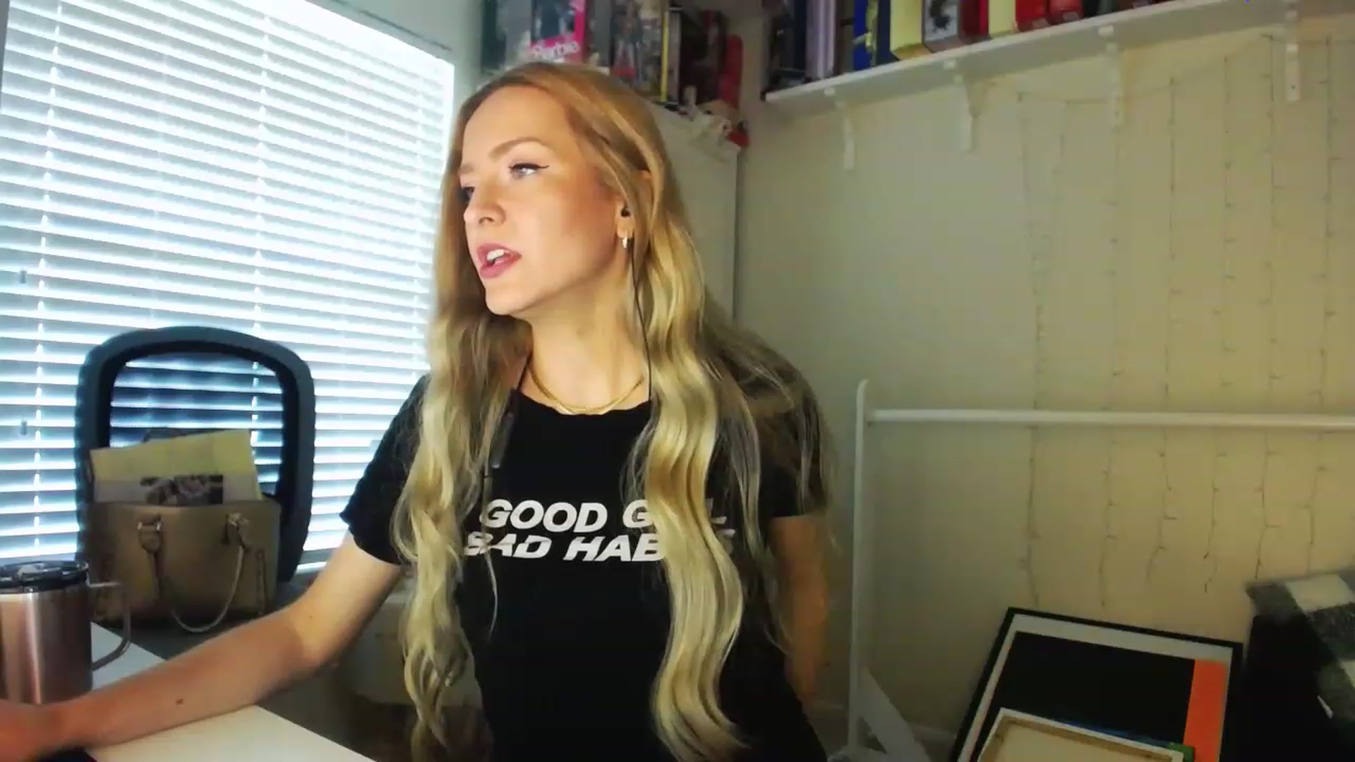 Gallery image thumbnail from MissJules's myfreecams stream on, 04/19/2023, 15:21 image 8 of 20