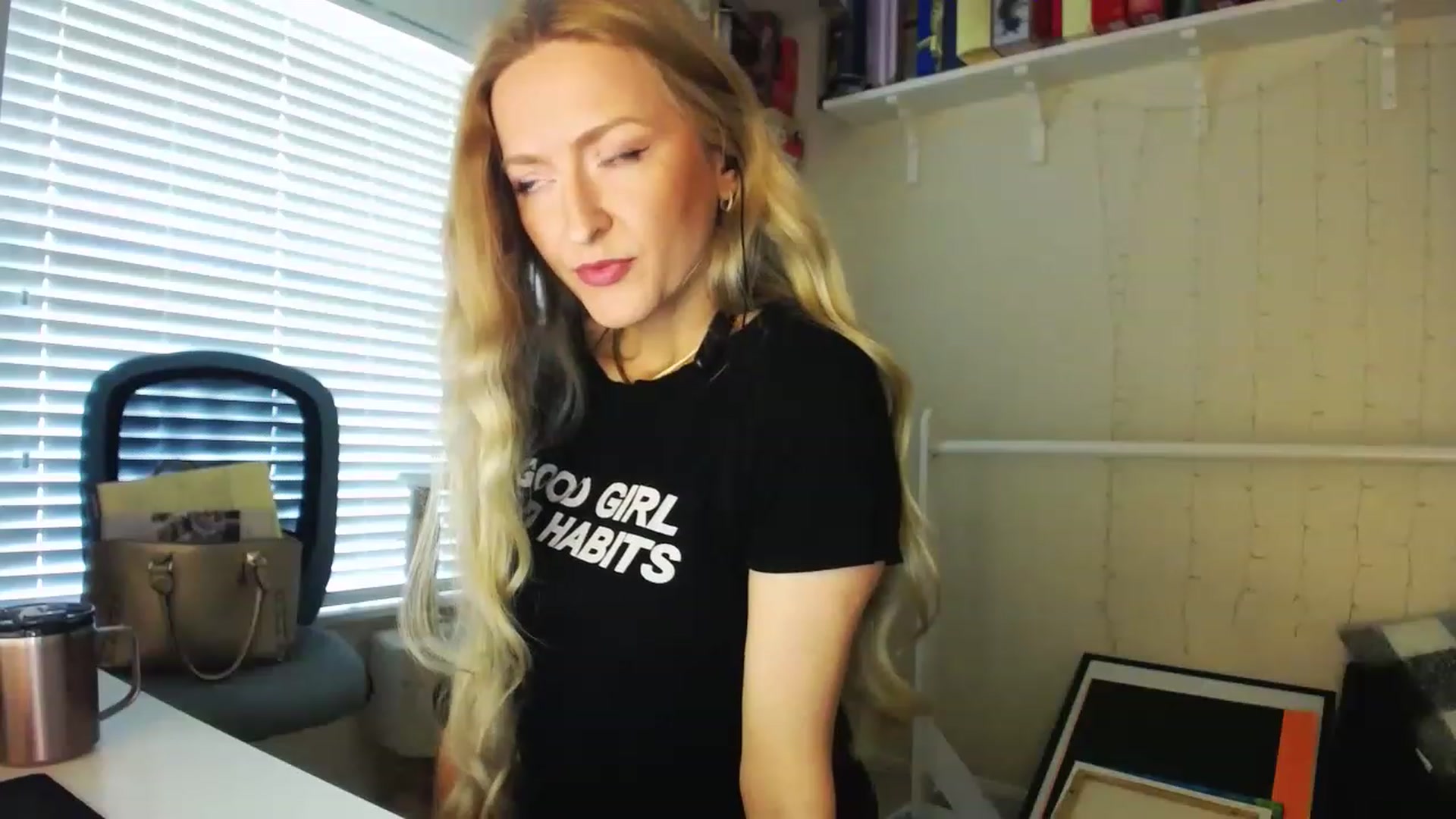 Gallery image thumbnail from MissJules's myfreecams stream on, 04/19/2023, 15:21 image 5 of 20