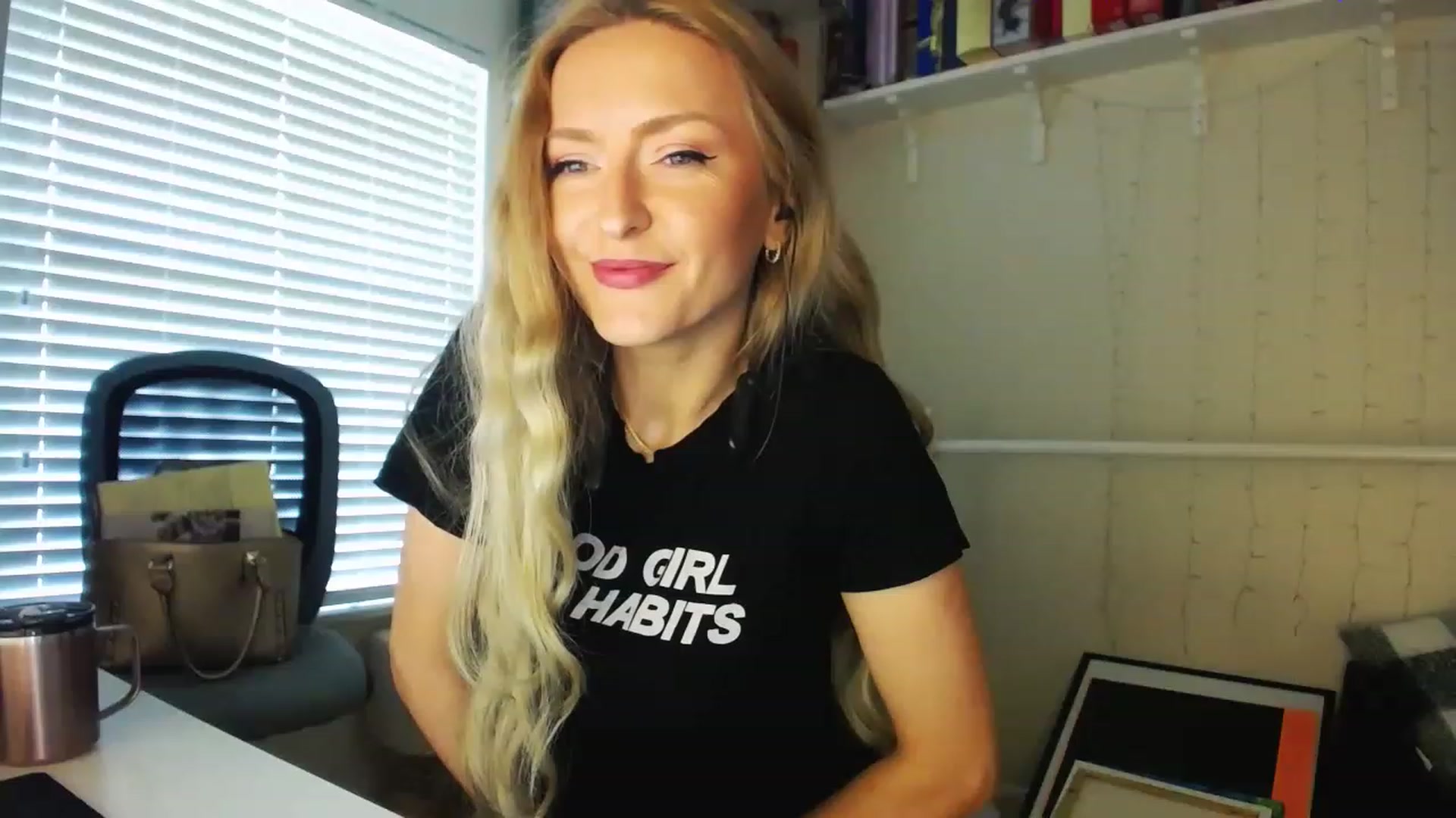 Gallery image thumbnail from MissJules's myfreecams stream on, 04/19/2023, 15:21 image 4 of 20