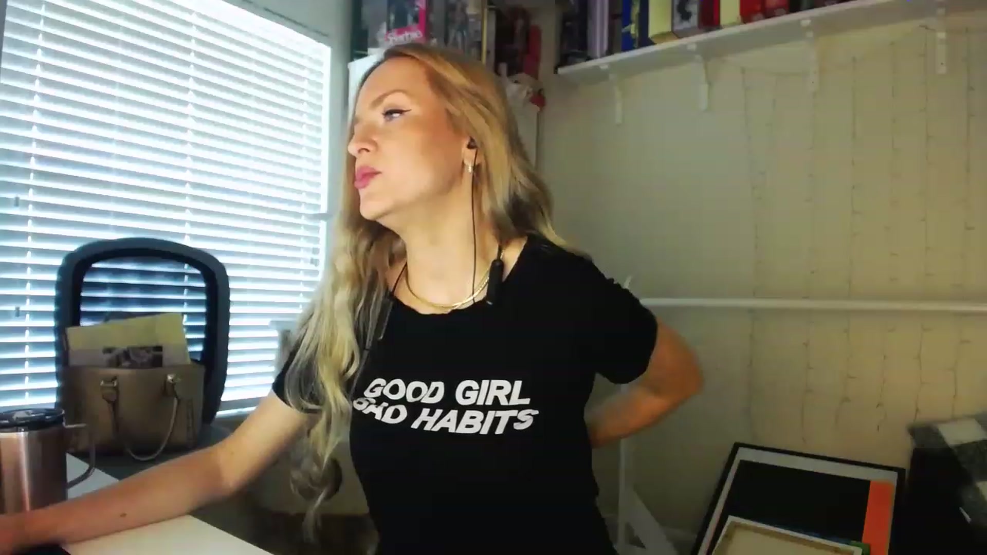 Gallery image thumbnail from MissJules's myfreecams stream on, 04/19/2023, 15:21 image 3 of 20