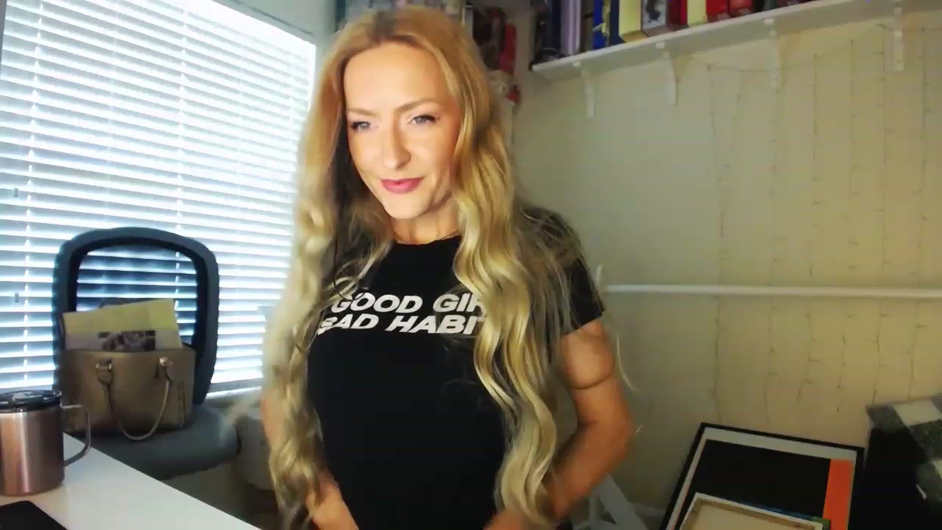 Gallery image thumbnail from MissJules's myfreecams stream on, 04/19/2023, 15:21 image 10 of 20