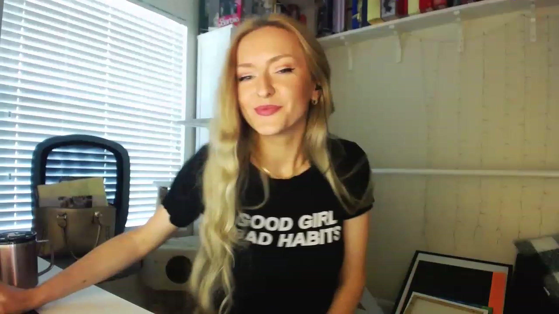 Gallery image thumbnail from MissJules's myfreecams stream on, 04/19/2023, 15:21 image 12 of 20