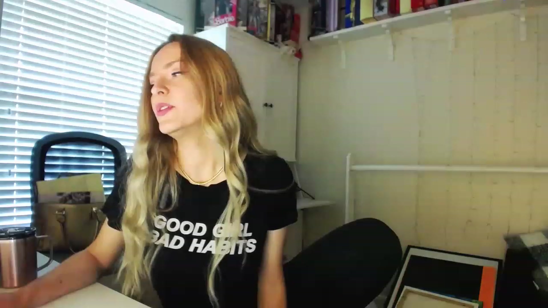 Gallery image thumbnail from MissJules's myfreecams stream on, 04/19/2023, 15:21 image 13 of 20