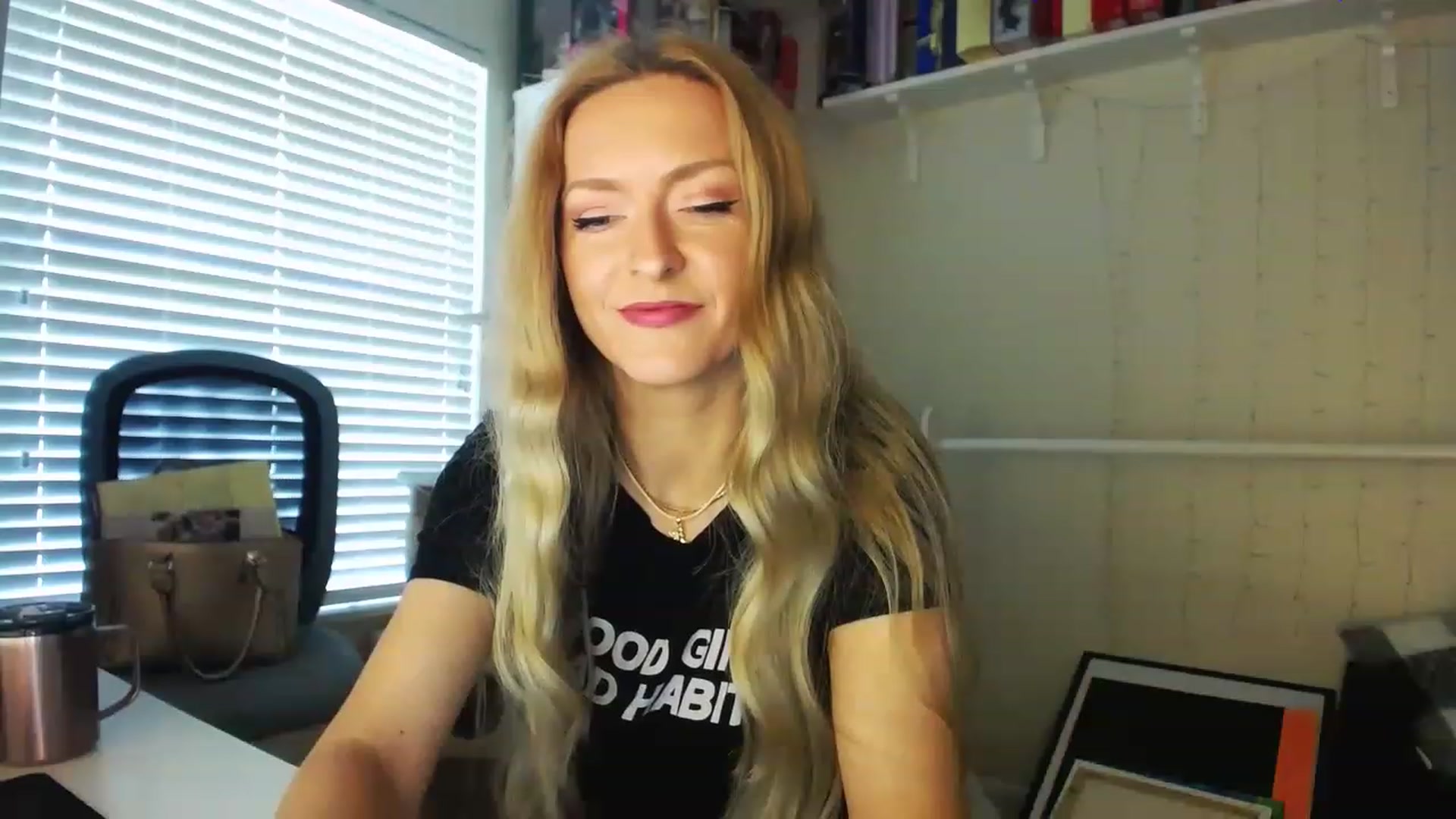 Gallery image thumbnail from MissJules's myfreecams stream on, 04/19/2023, 15:21 image 7 of 20