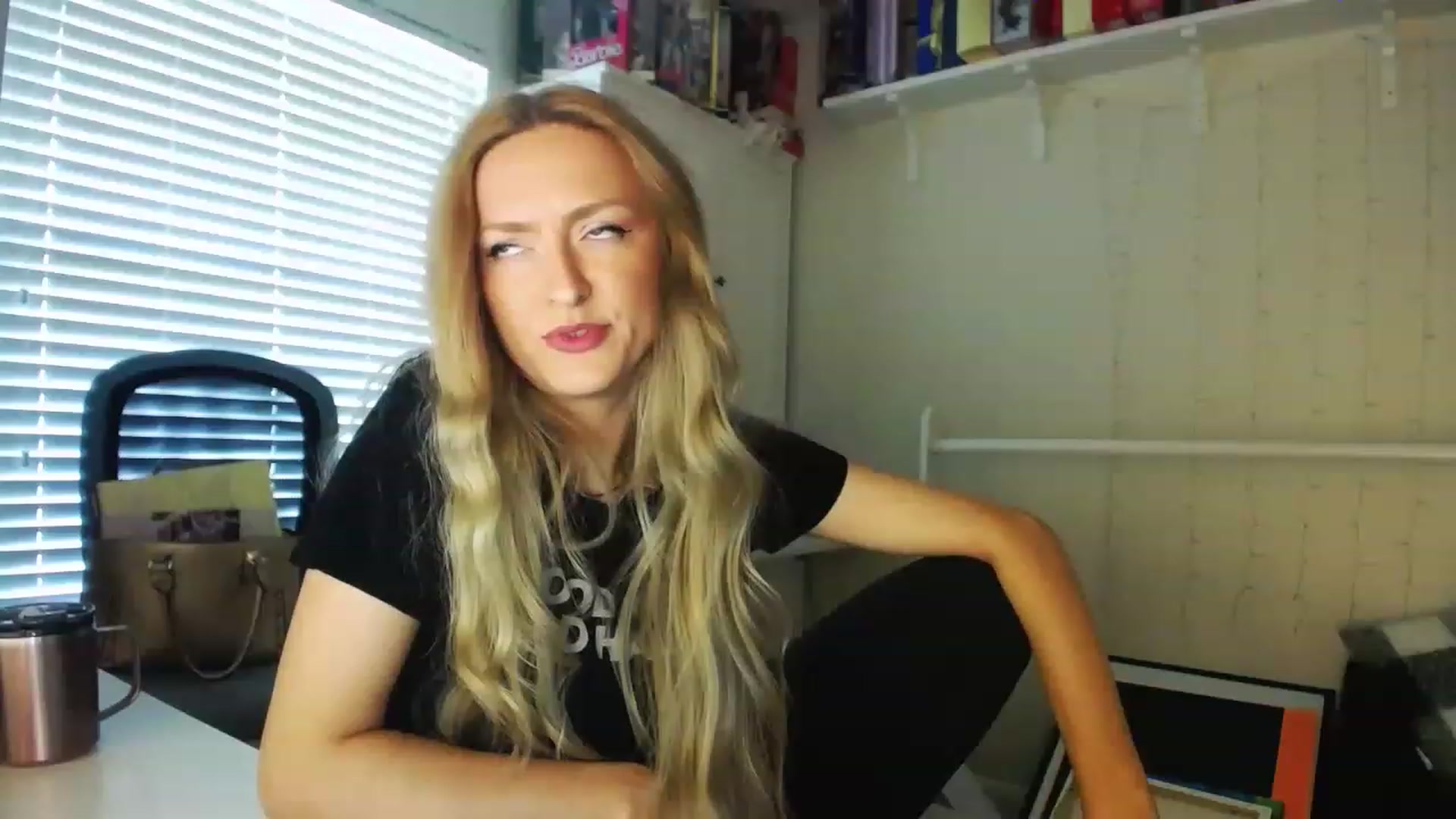 Gallery image thumbnail from MissJules's myfreecams stream on, 04/19/2023, 15:21 image 14 of 20