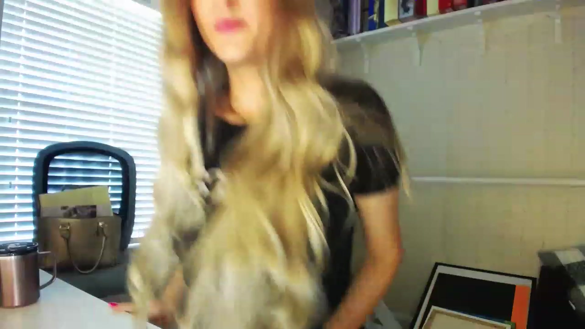 Gallery image thumbnail from MissJules's myfreecams stream on, 04/19/2023, 15:21 image 15 of 20