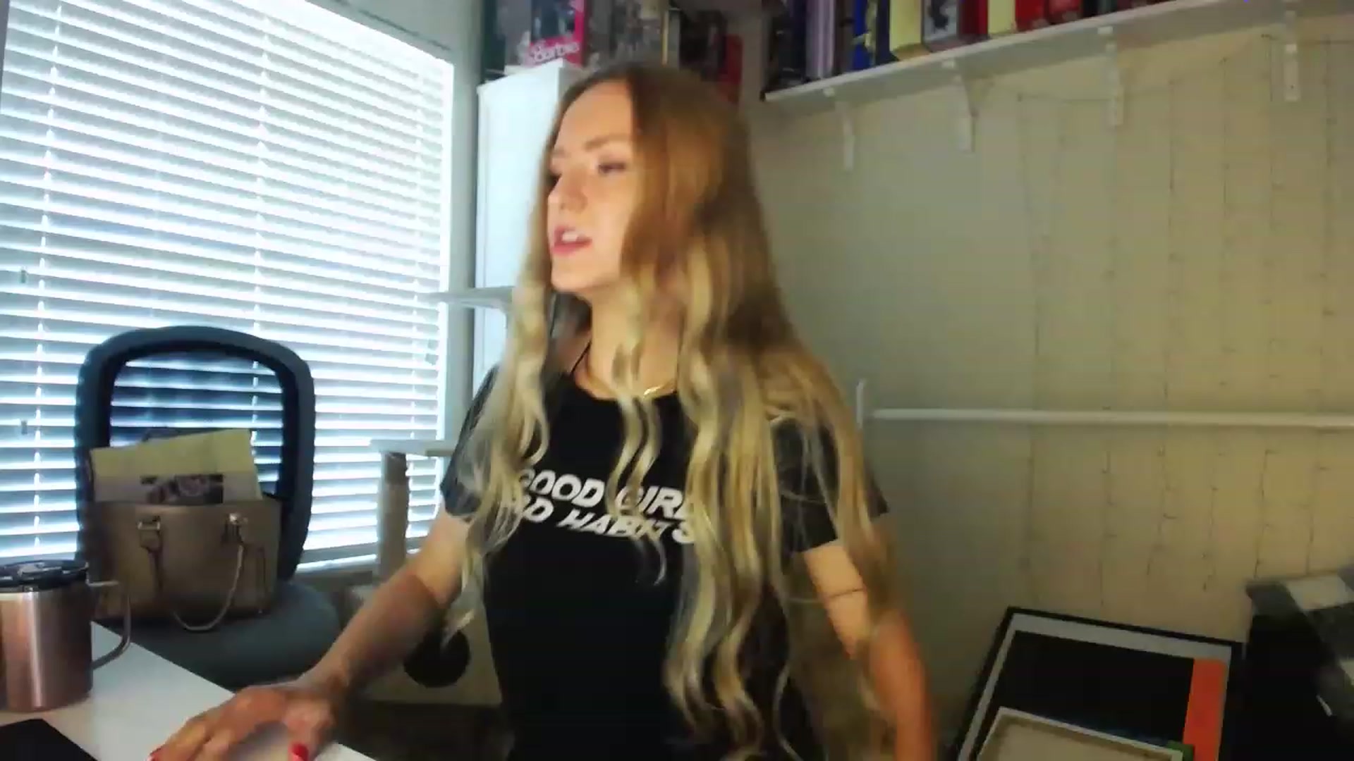 Gallery image thumbnail from MissJules's myfreecams stream on, 04/19/2023, 15:21 image 2 of 20