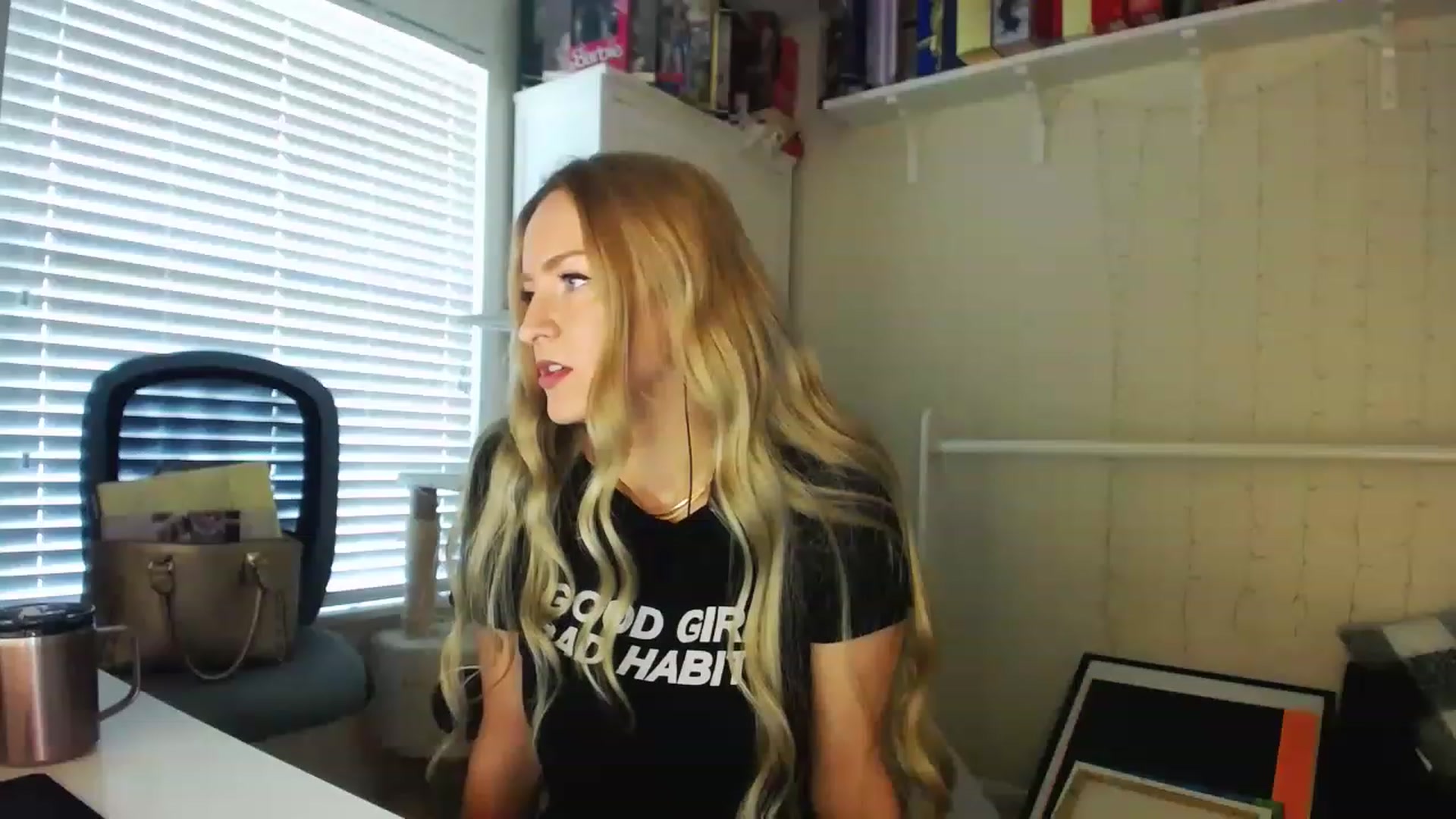 Gallery image thumbnail from MissJules's myfreecams stream on, 04/19/2023, 15:21 image 1 of 20
