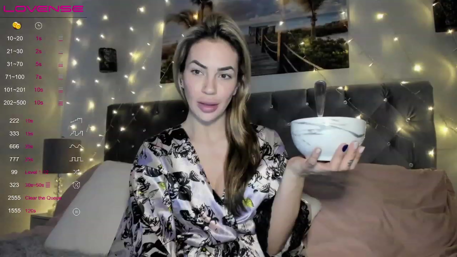 Gallery image thumbnail from MissKyleeBB's myfreecams stream on, 12/10/2022, 20:39 image 10 of 20