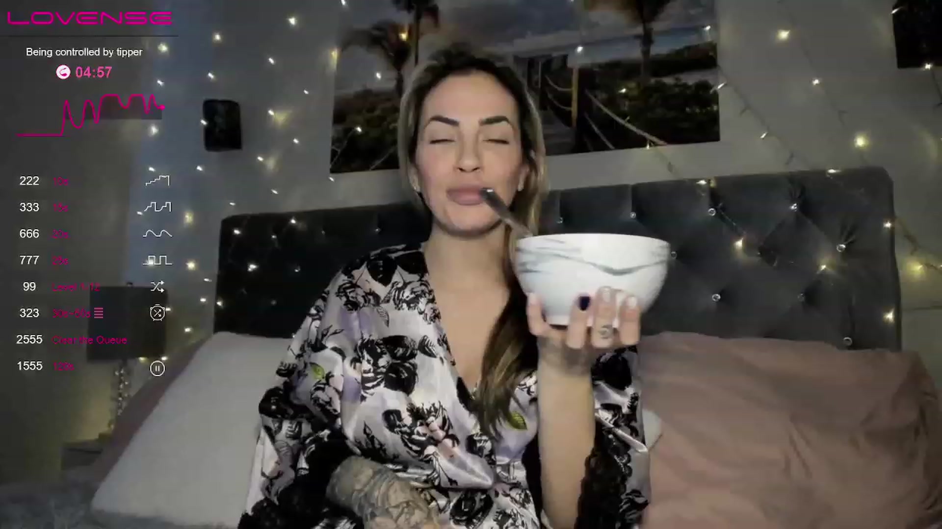 Gallery image thumbnail from MissKyleeBB's myfreecams stream on, 12/10/2022, 20:39 image 9 of 20
