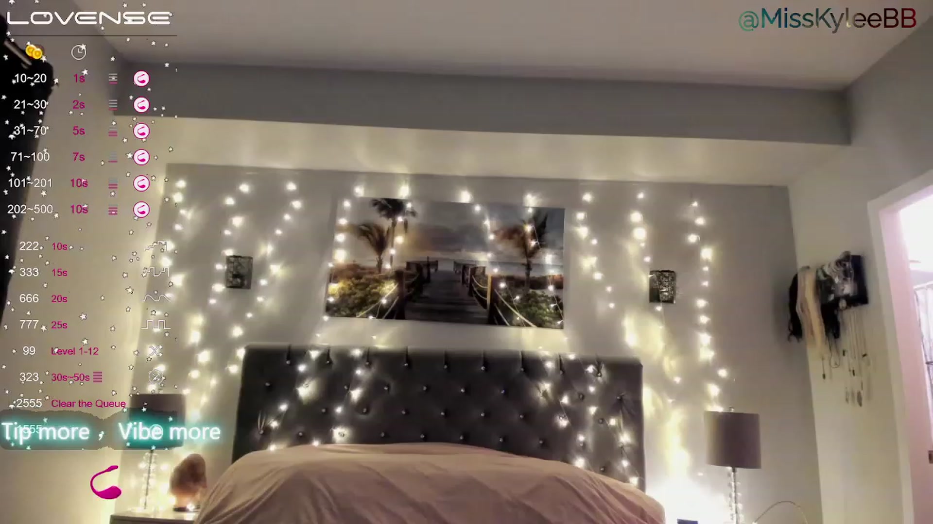 Gallery image thumbnail from MissKyleeBB's myfreecams stream on, 12/27/2022, 03:38 image 3 of 20