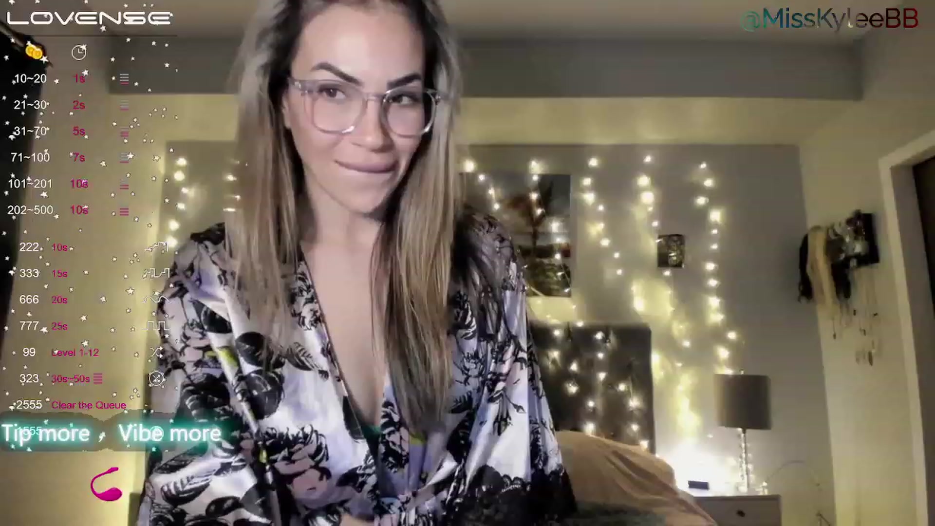 Gallery image thumbnail from MissKyleeBB's myfreecams stream on, 12/27/2022, 03:38 image 16 of 20