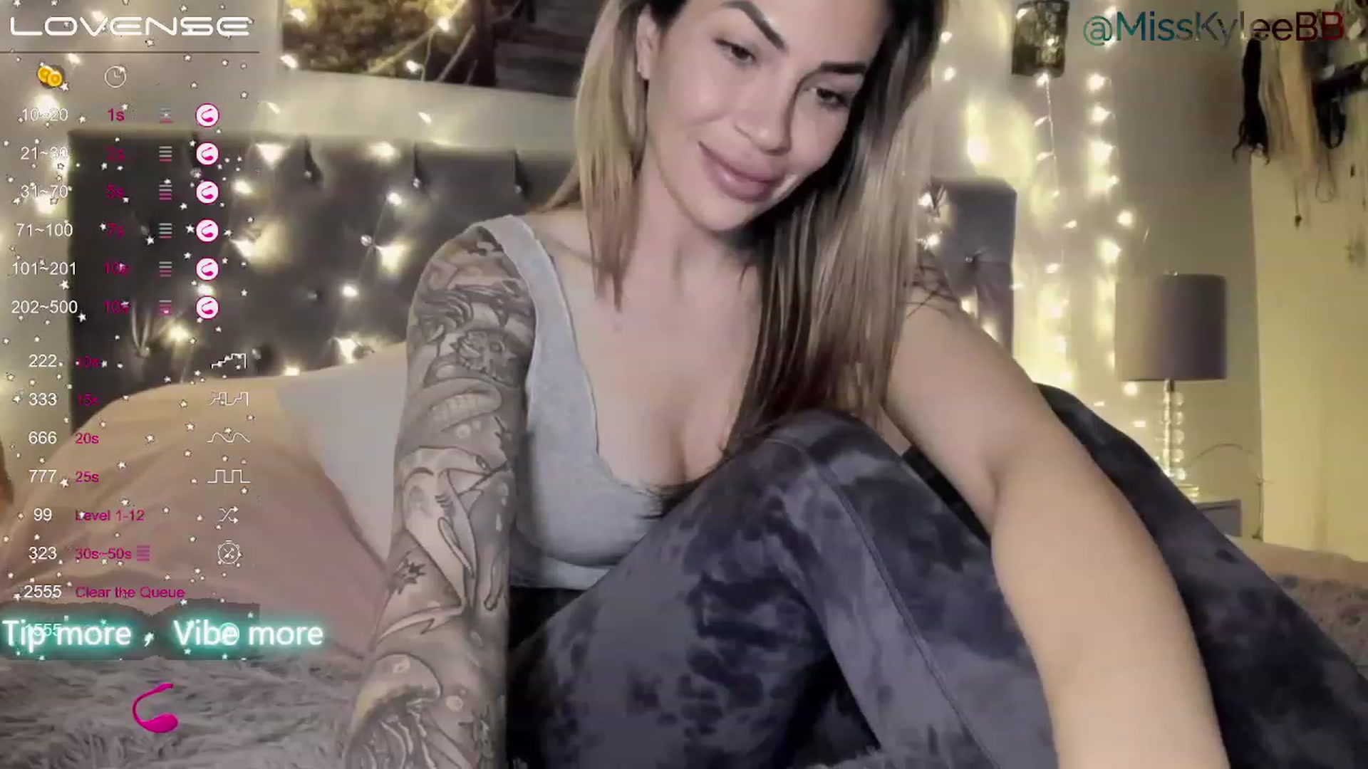 Gallery image thumbnail from MissKyleeBB's myfreecams stream on, 12/27/2022, 17:50 image 8 of 20