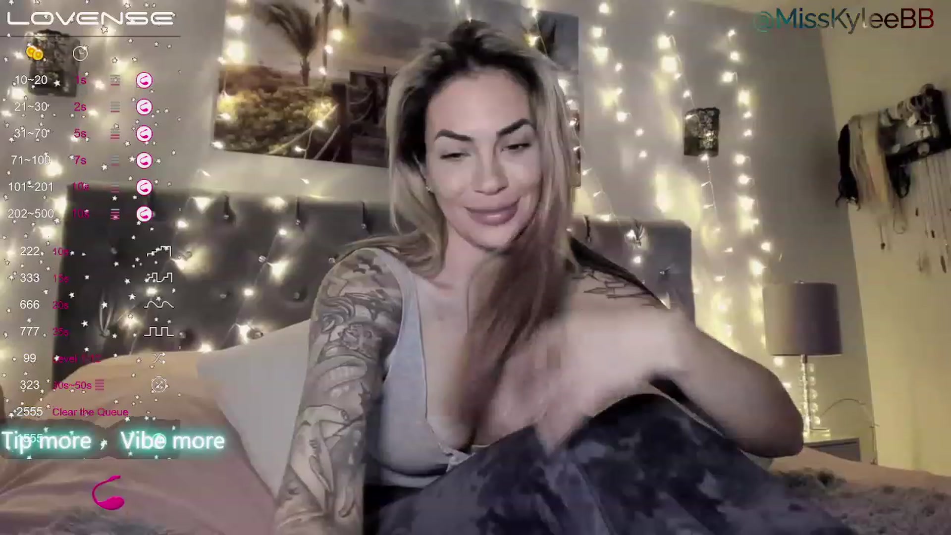 Gallery image thumbnail from MissKyleeBB's myfreecams stream on, 12/27/2022, 17:50 image 6 of 20