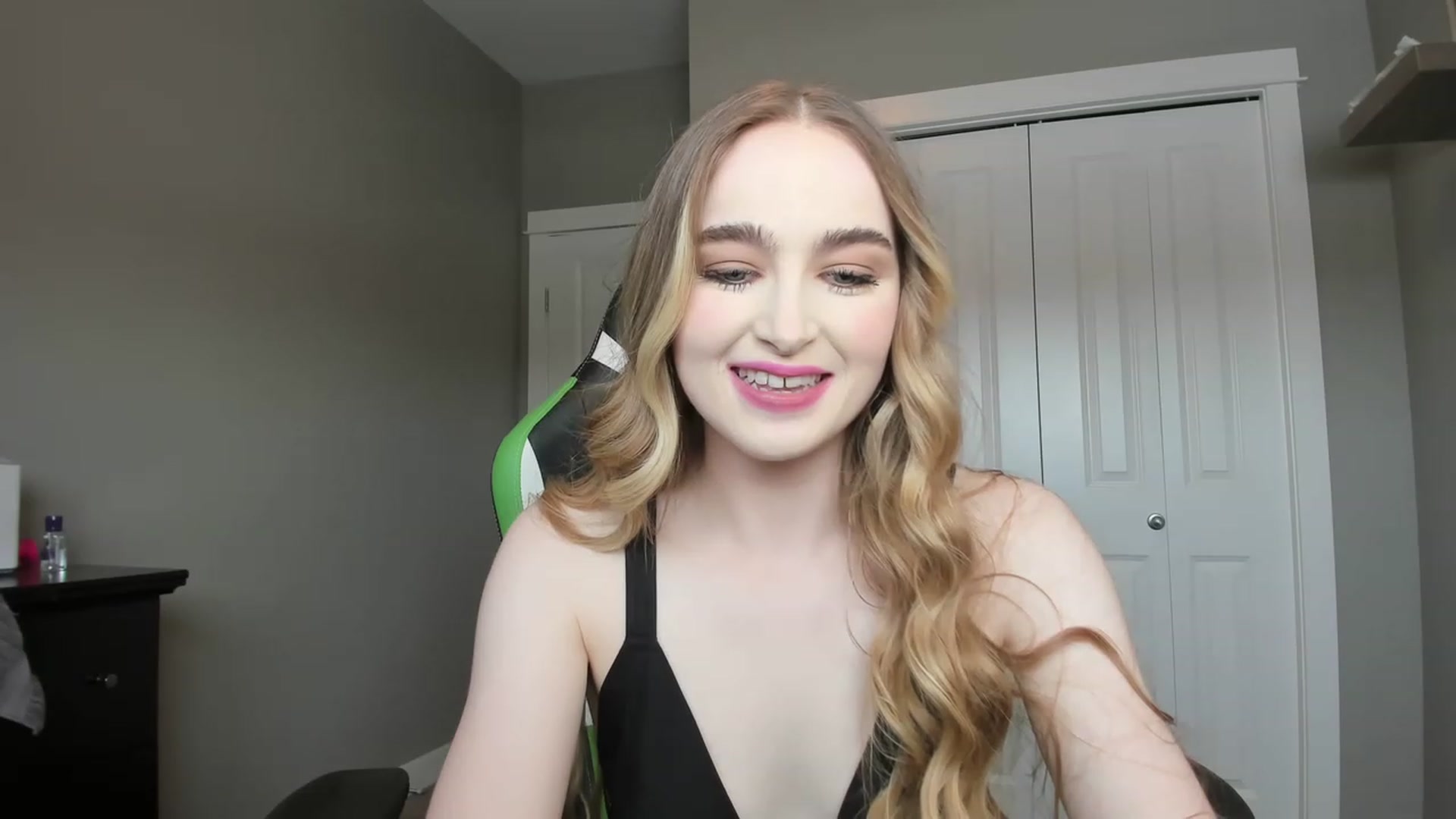 Gallery image thumbnail from MissLaylaStar's myfreecams stream on, 11/14/2022, 20:27 image 3 of 20