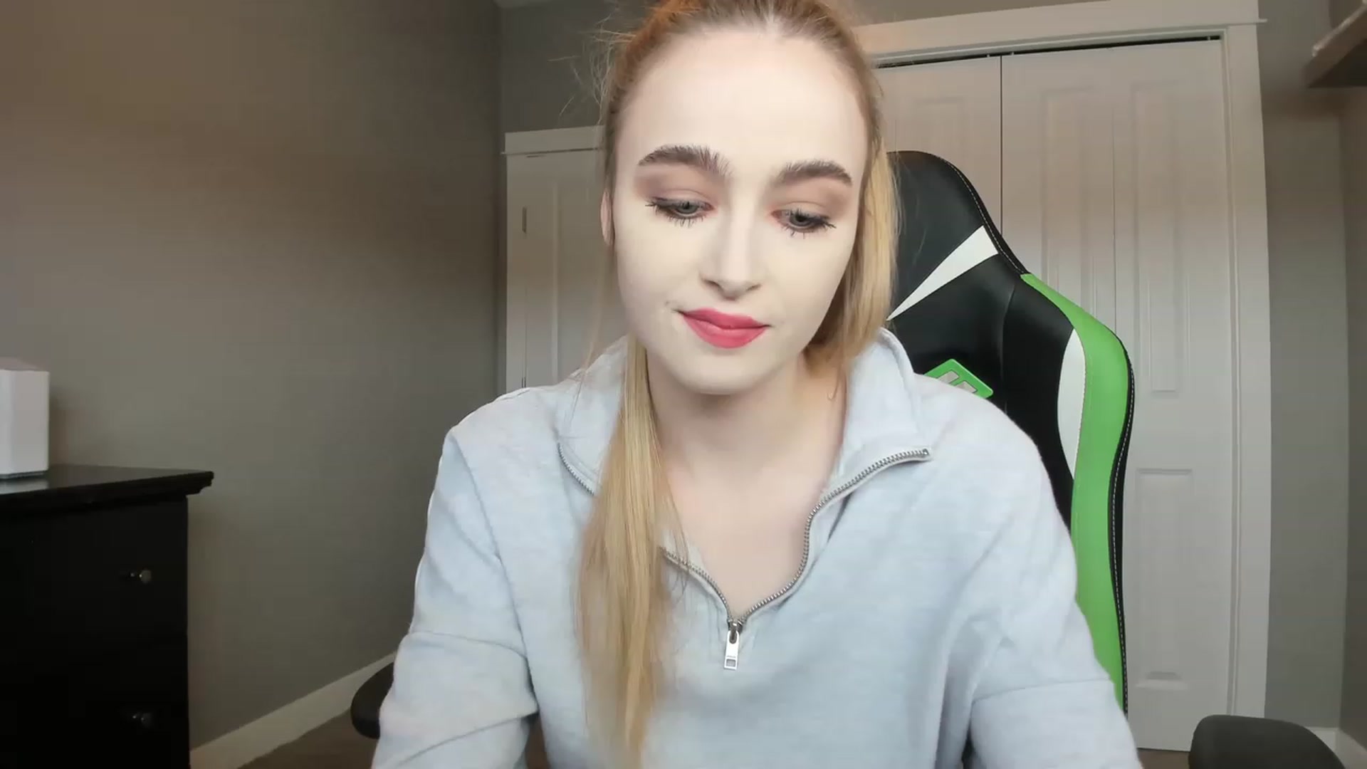Gallery image thumbnail from MissLaylaStar's myfreecams stream on, 11/15/2022, 18:38 image 2 of 20