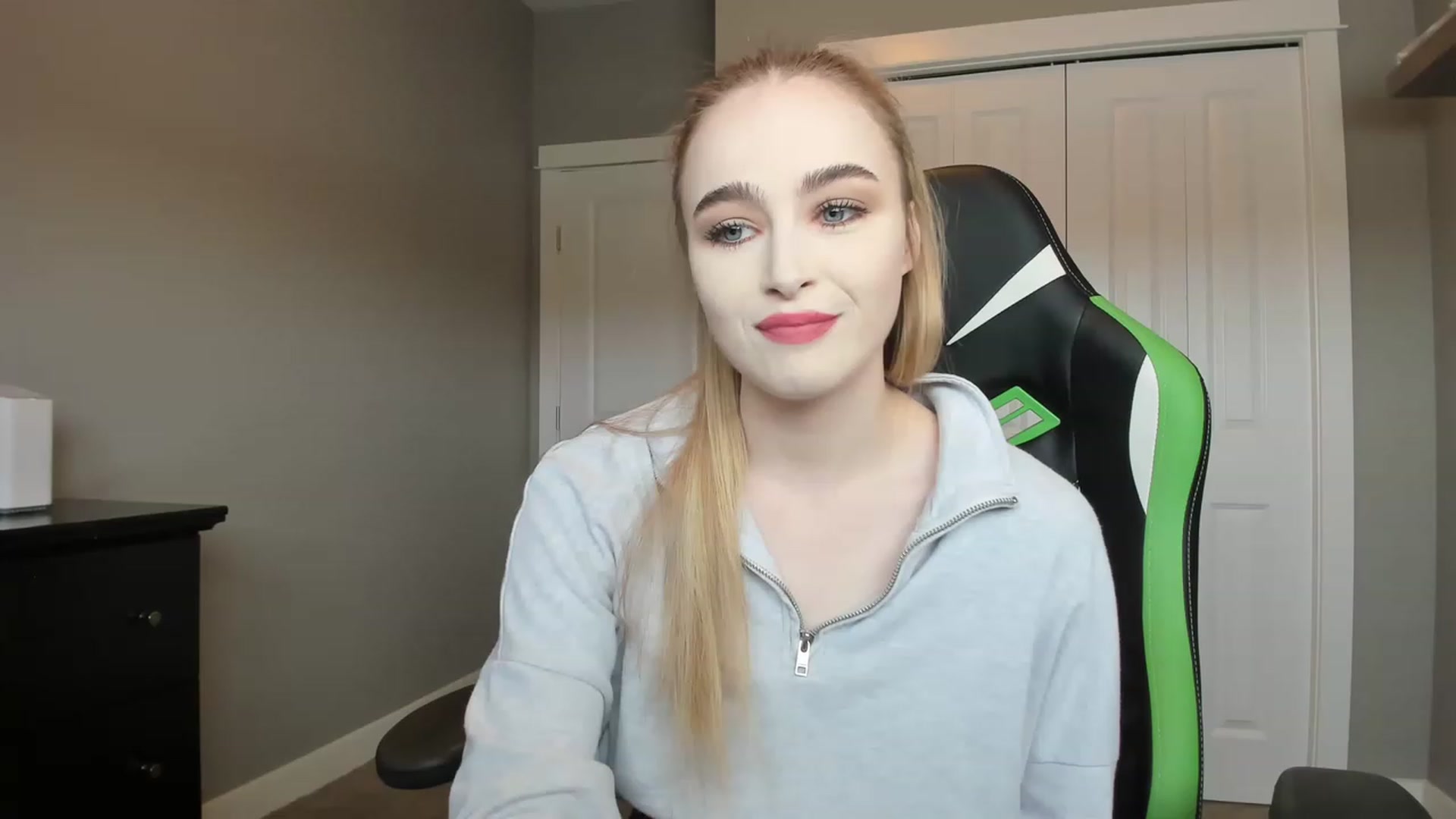 Gallery image thumbnail from MissLaylaStar's myfreecams stream on, 11/15/2022, 18:38 image 1 of 20