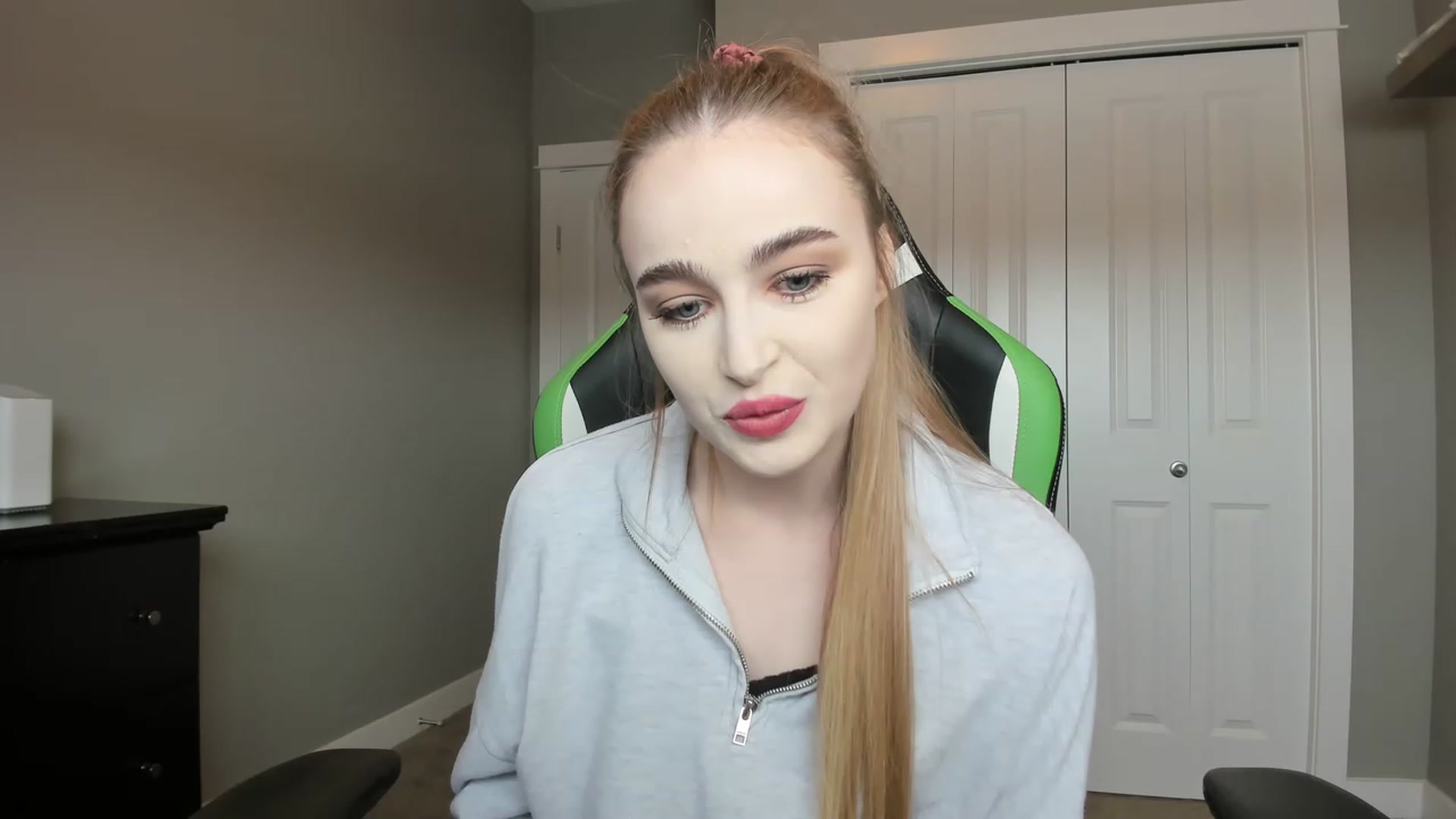 Gallery image thumbnail from MissLaylaStar's myfreecams stream on, 11/15/2022, 18:38 image 5 of 20