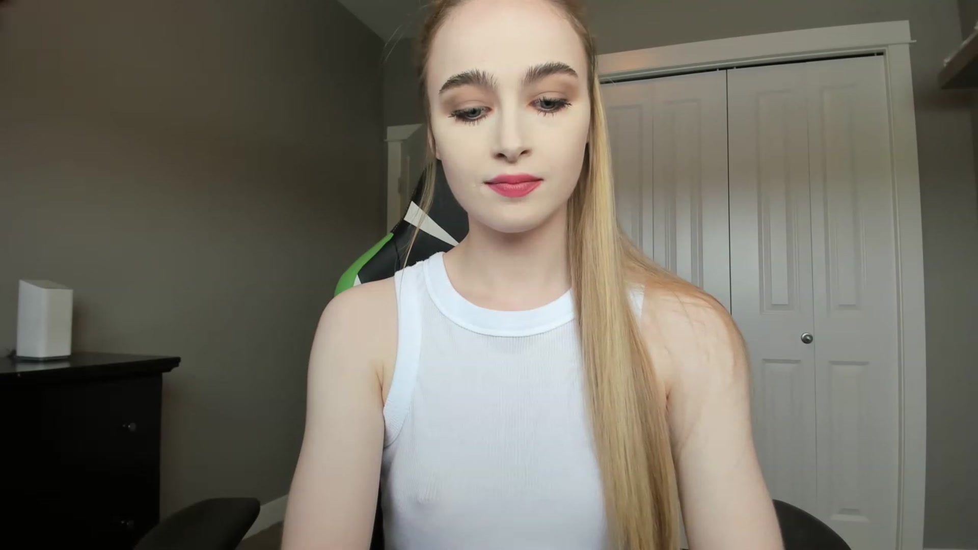 Gallery image thumbnail from MissLaylaStar's myfreecams stream on, 11/15/2022, 18:38 image 16 of 20