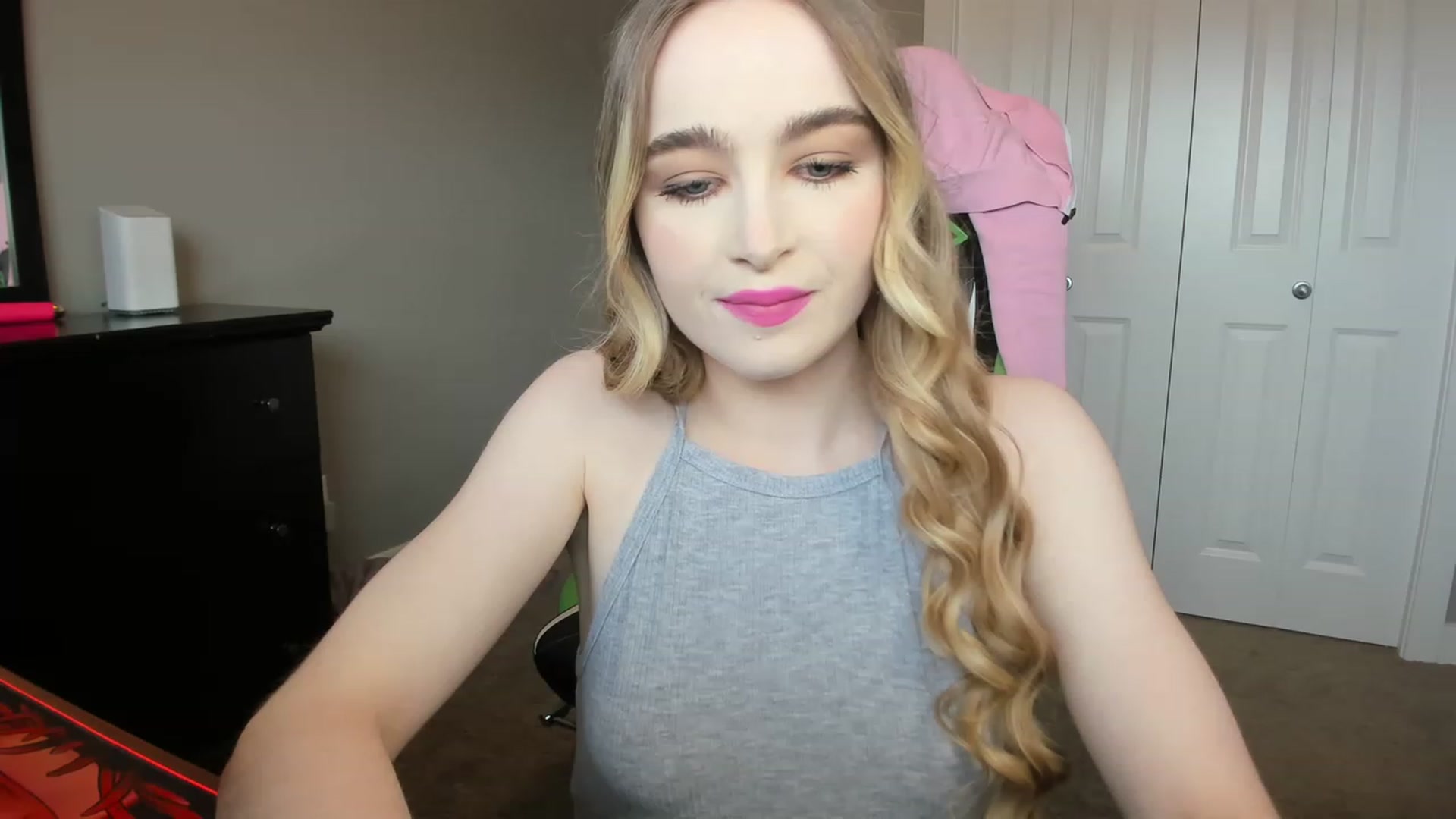 Gallery image thumbnail from MissLaylaStar's myfreecams stream on, 11/18/2022, 16:30 image 19 of 20