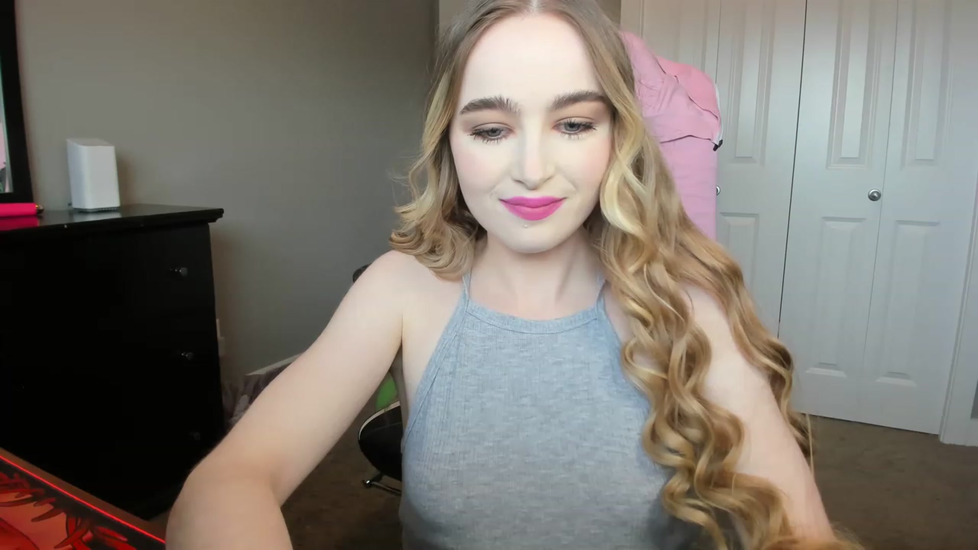 Gallery image thumbnail from MissLaylaStar's myfreecams stream on, 11/18/2022, 16:30 image 11 of 20