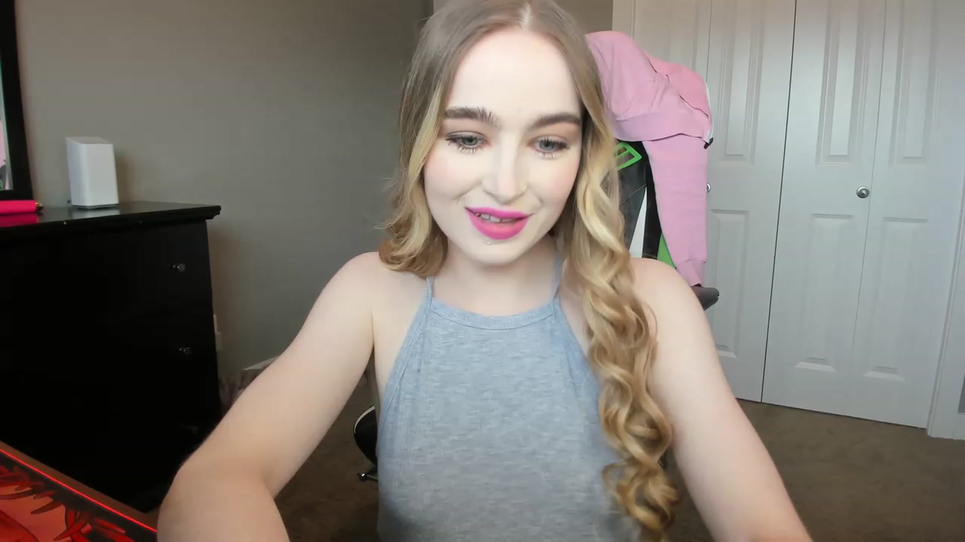 Gallery image thumbnail from MissLaylaStar's myfreecams stream on, 11/18/2022, 16:30 image 16 of 20