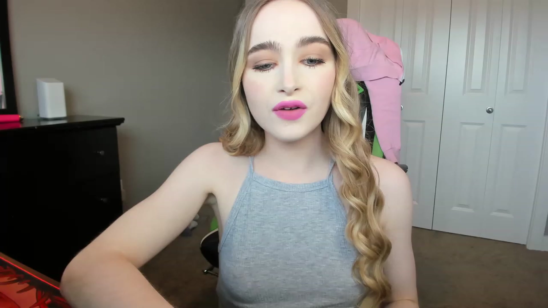 Gallery image thumbnail from MissLaylaStar's myfreecams stream on, 11/18/2022, 16:30 image 15 of 20