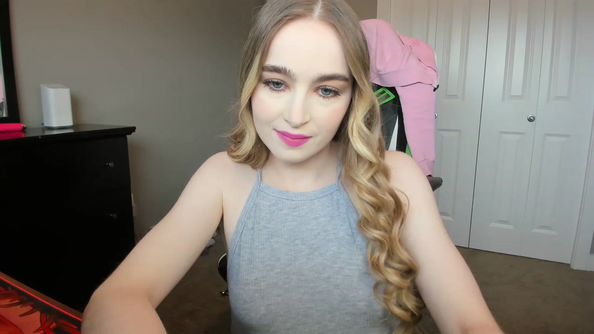 Gallery image thumbnail from MissLaylaStar's myfreecams stream on, 11/18/2022, 16:30 image 20 of 20