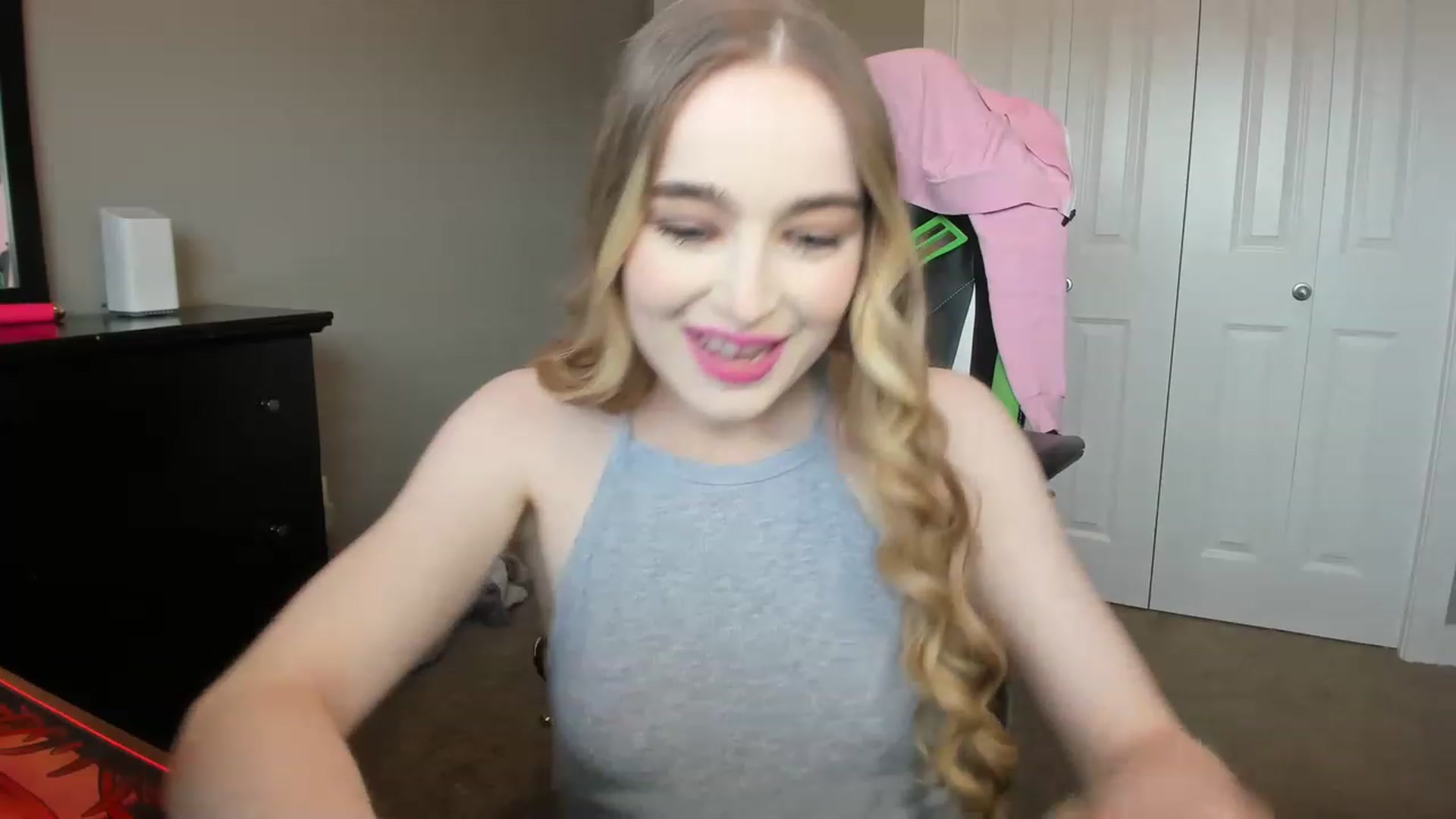 Gallery image thumbnail from MissLaylaStar's myfreecams stream on, 11/18/2022, 16:30 image 18 of 20
