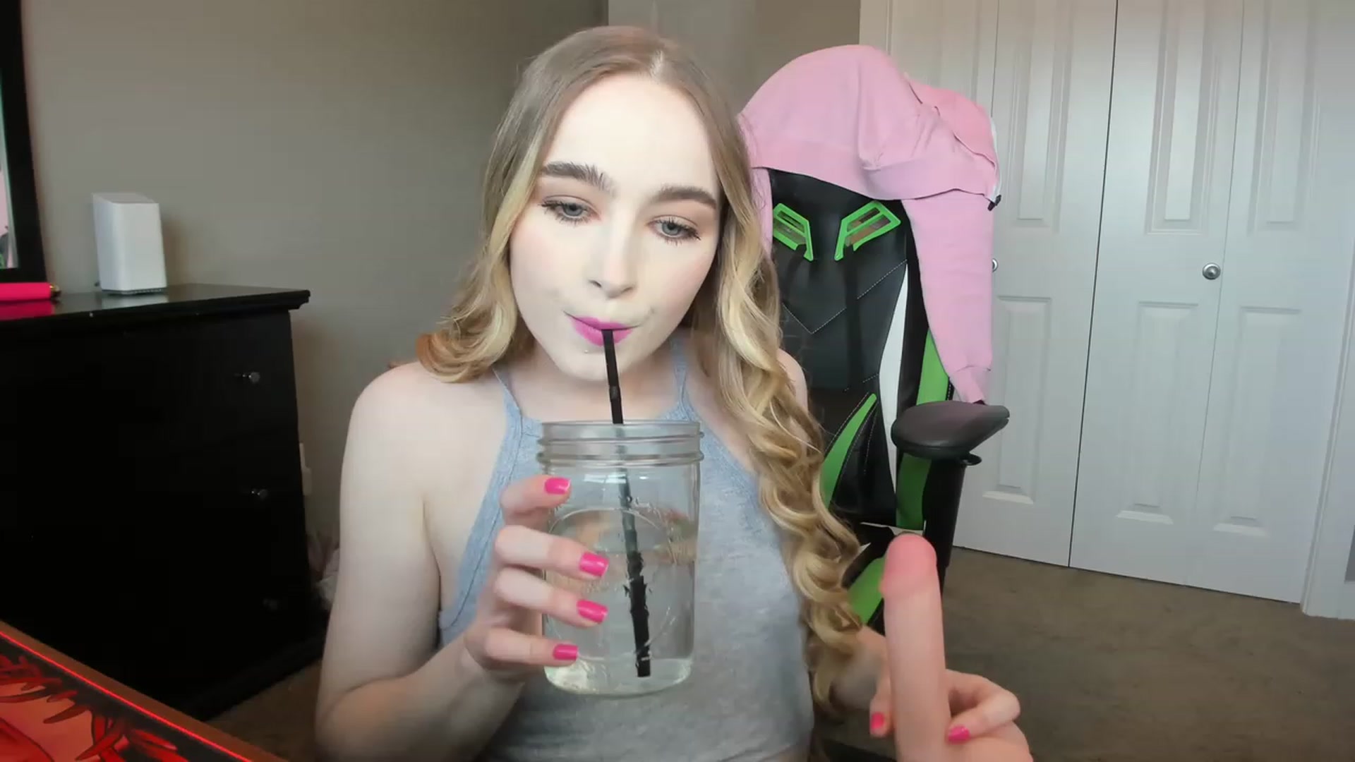 Gallery image thumbnail from MissLaylaStar's myfreecams stream on, 11/18/2022, 16:30 image 14 of 20