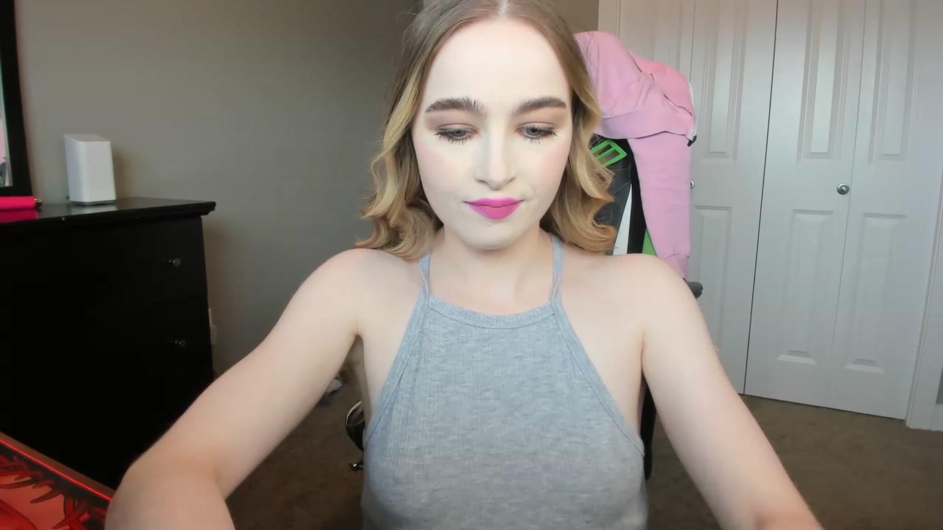 Gallery image thumbnail from MissLaylaStar's myfreecams stream on, 11/18/2022, 16:30 image 8 of 20